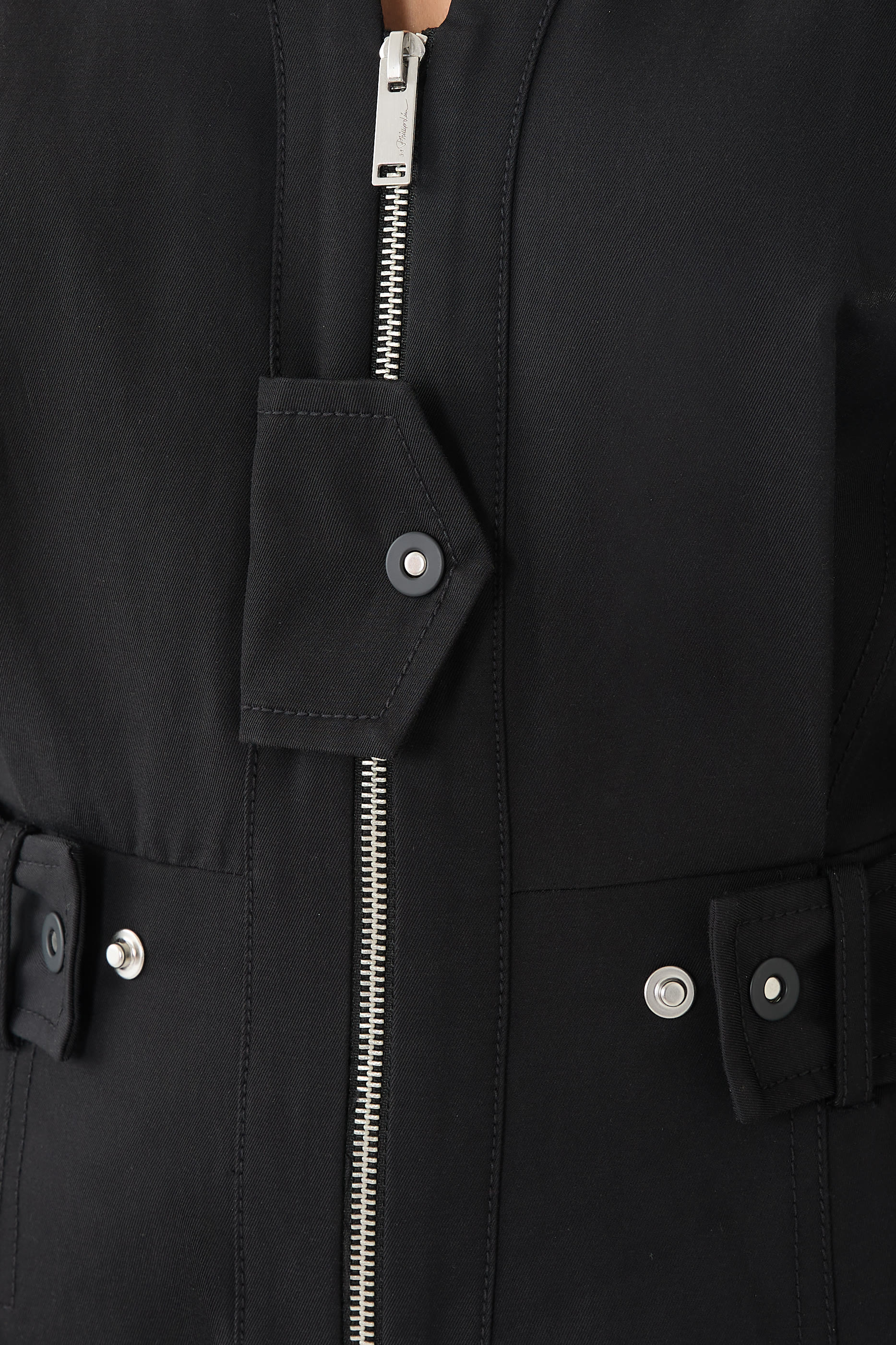 جمبسوت بتصميم عملي بأكمام بطول ثلاث أرباع