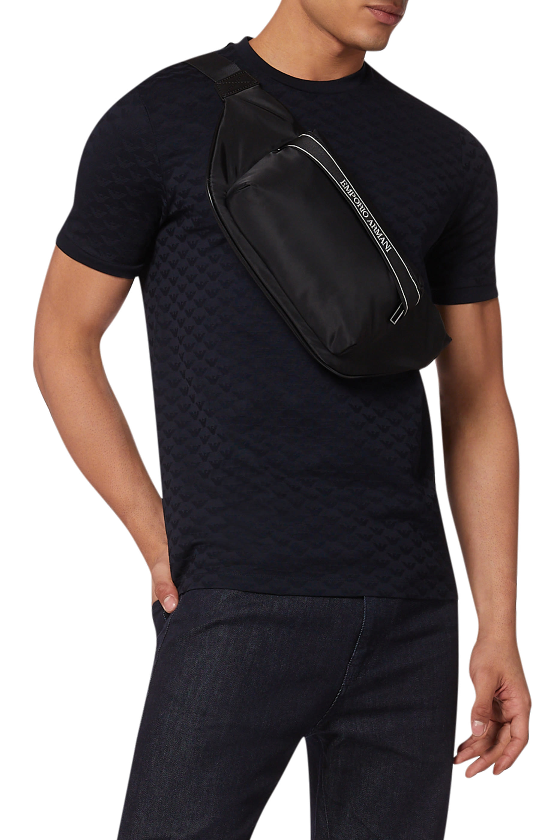 تي شيرت جيرسيه بشعار النسر وأحرف شعار الماركة جاكار