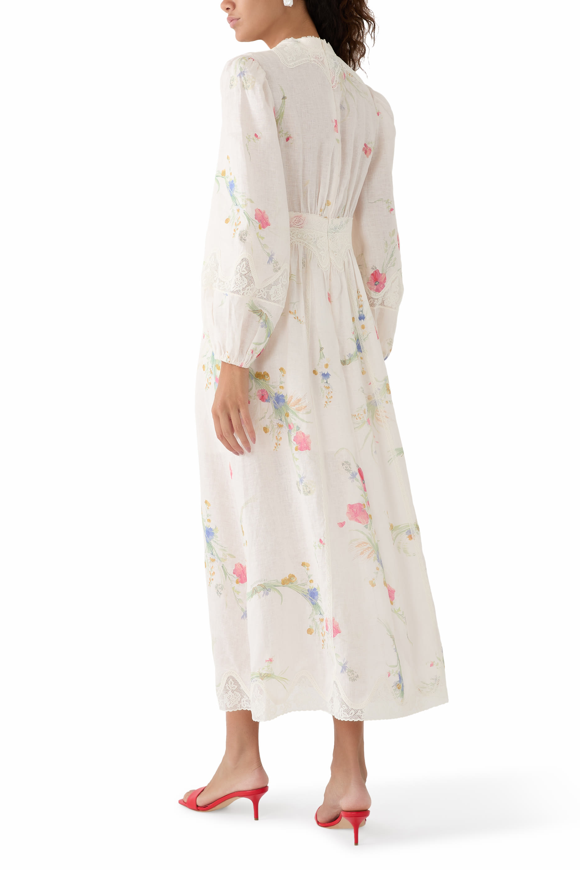 فستان لاكي متوسط الطول بياقة عميقة دانتيل