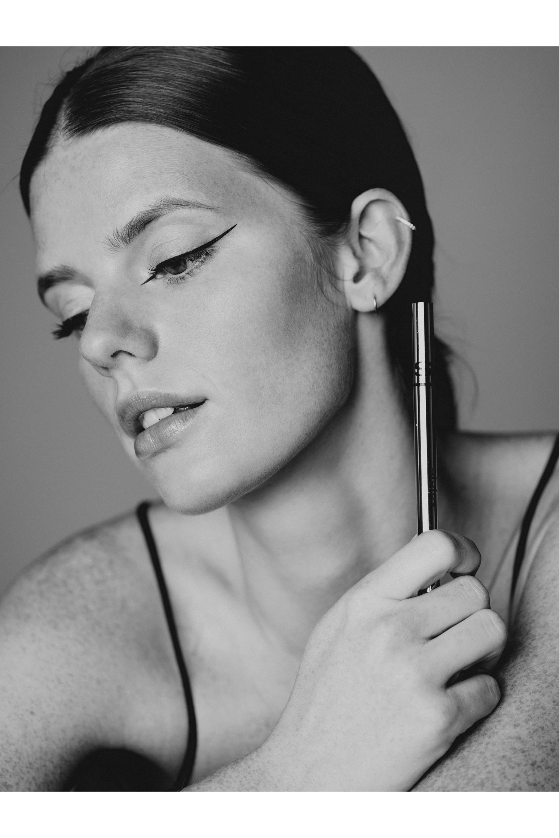 محدد عيون ليني نوار