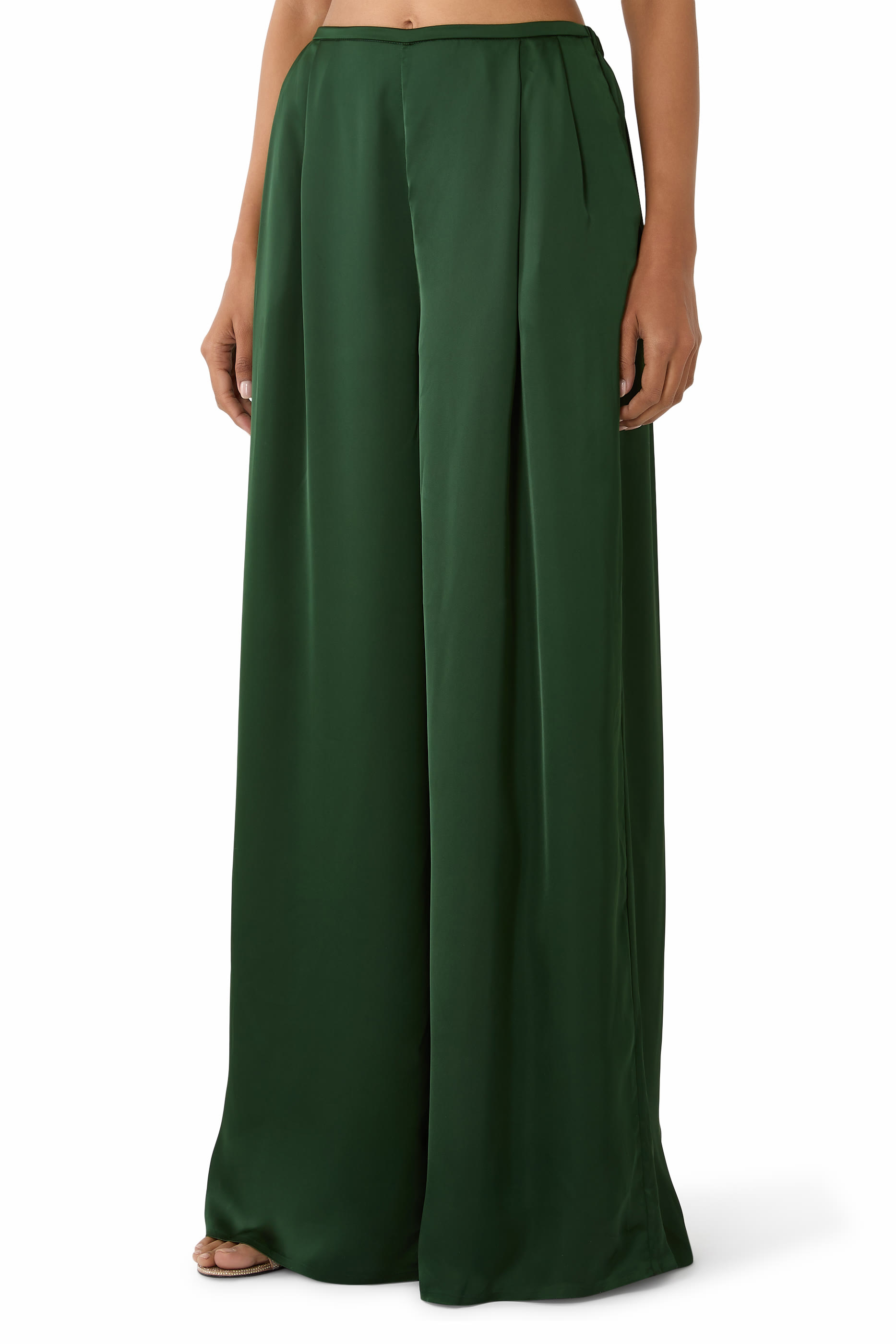 بنطال بطيات وتصميم مستوحى من الألبسة الرجالية