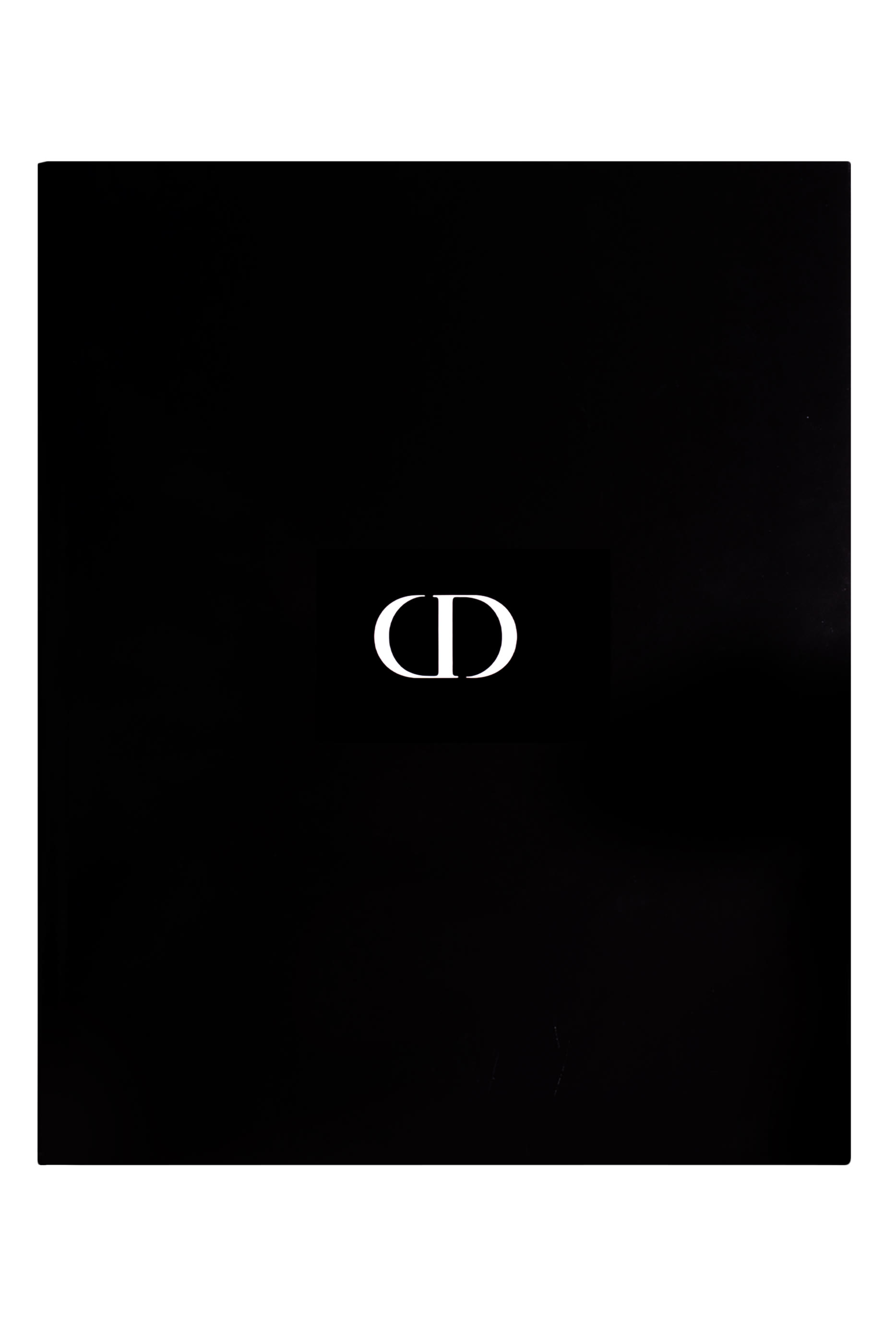 كتاب ديور بقلم ايف سان لوران