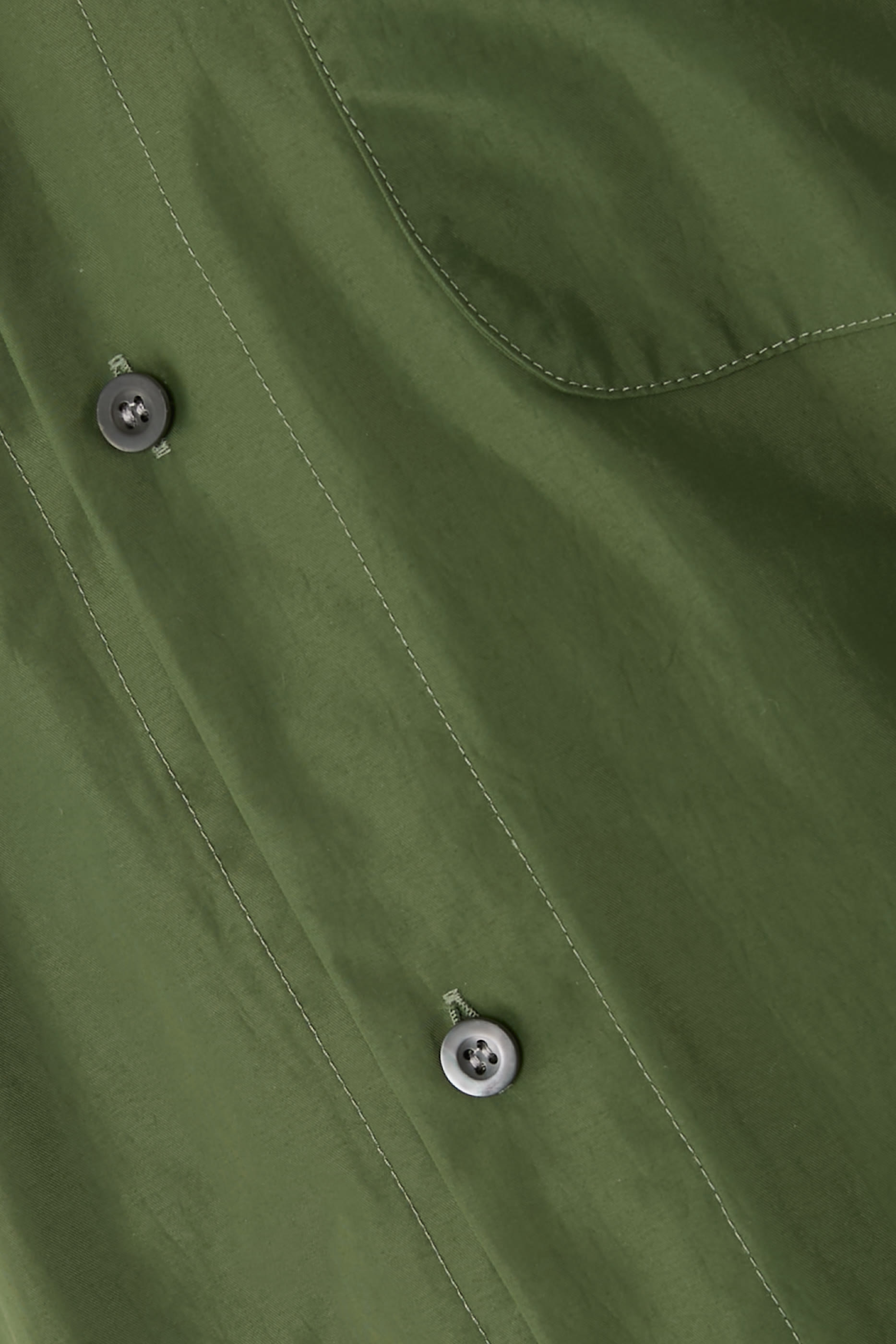 قميص بأكمام قصيرة