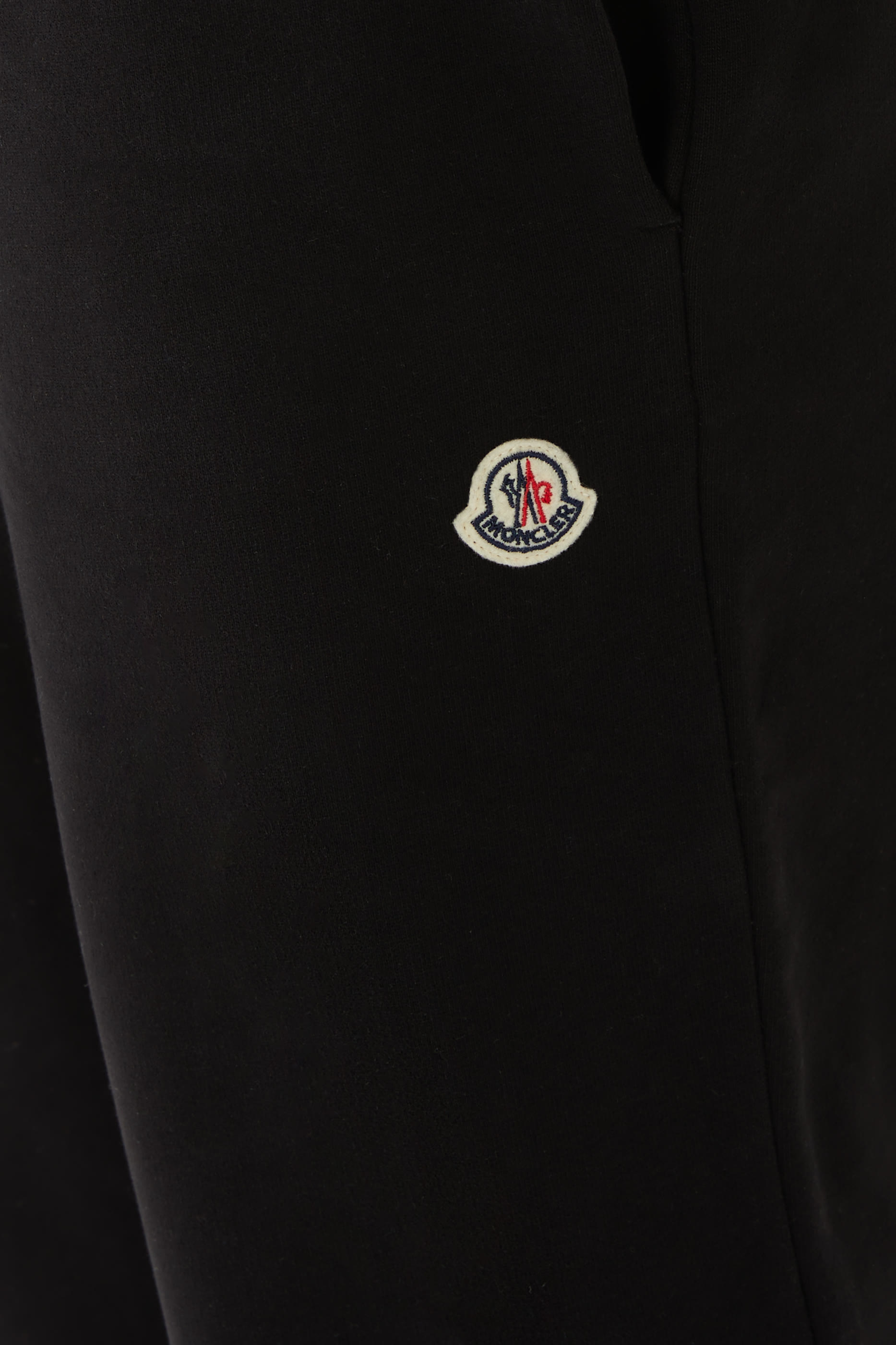 بنطال رياضي بملصق شعار الماركة