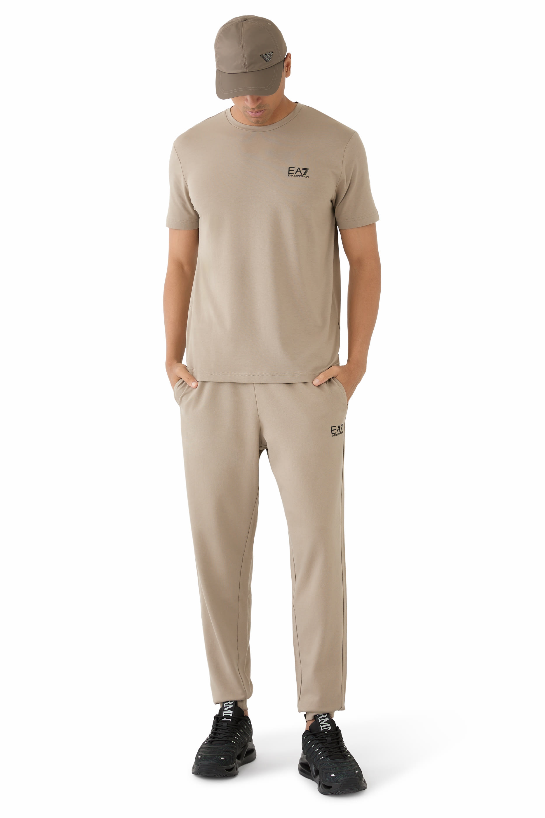 بنطال رياضي بشعار الماركة قطن