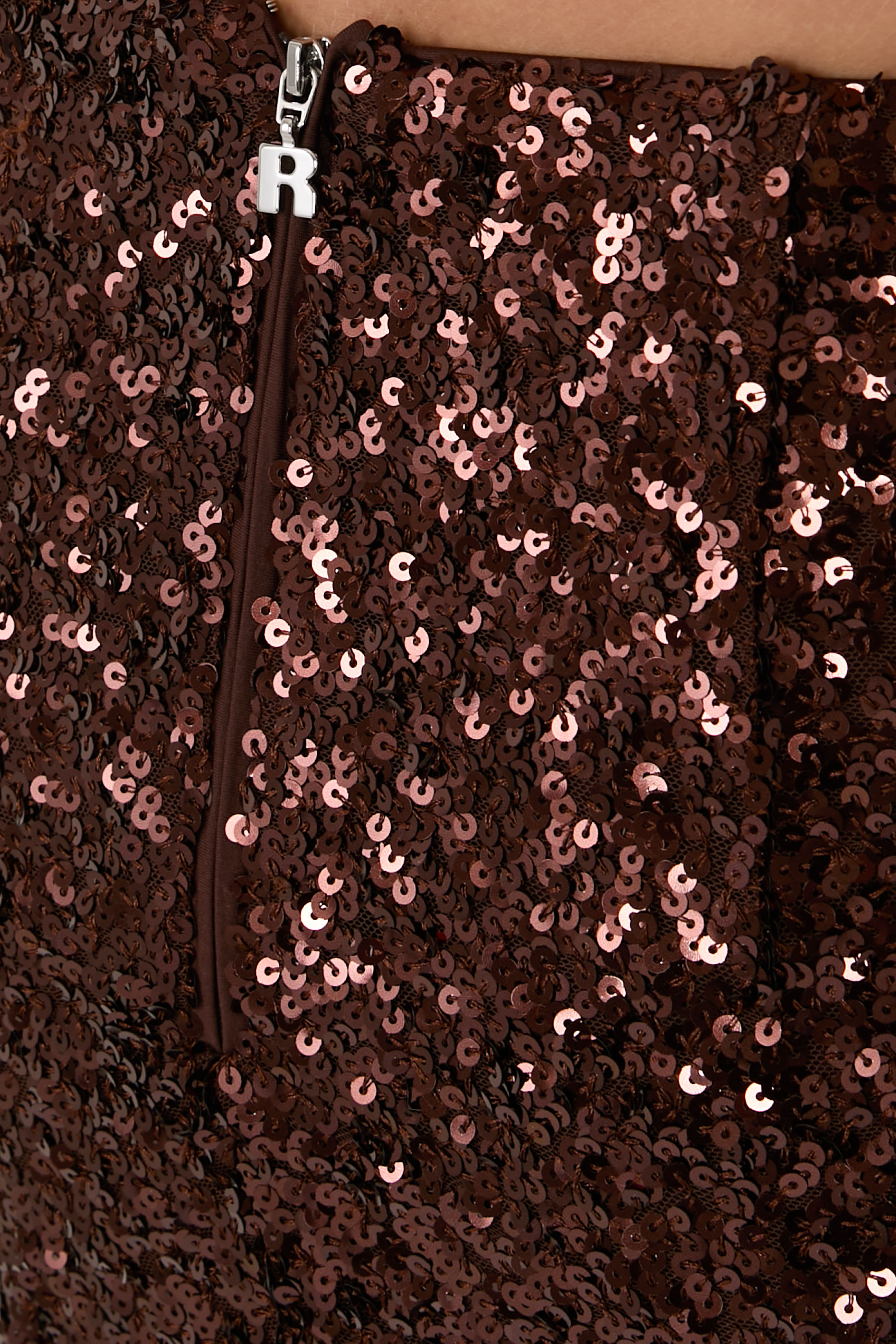 تنورة بقصة مستقيمة وترتر