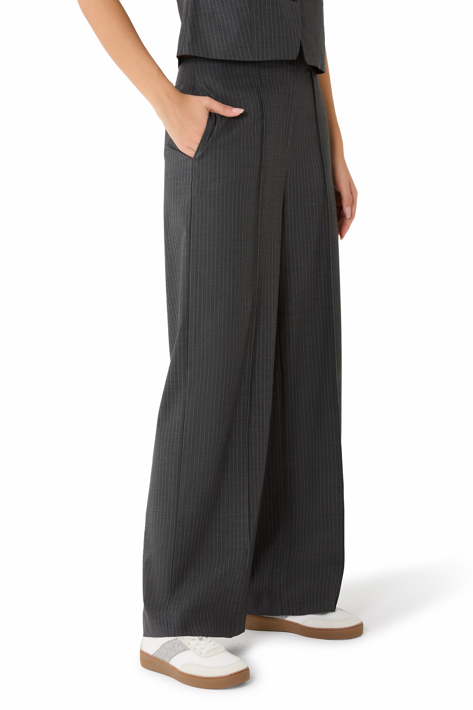 سنيكرز كايسي بشريط شعار الماركة