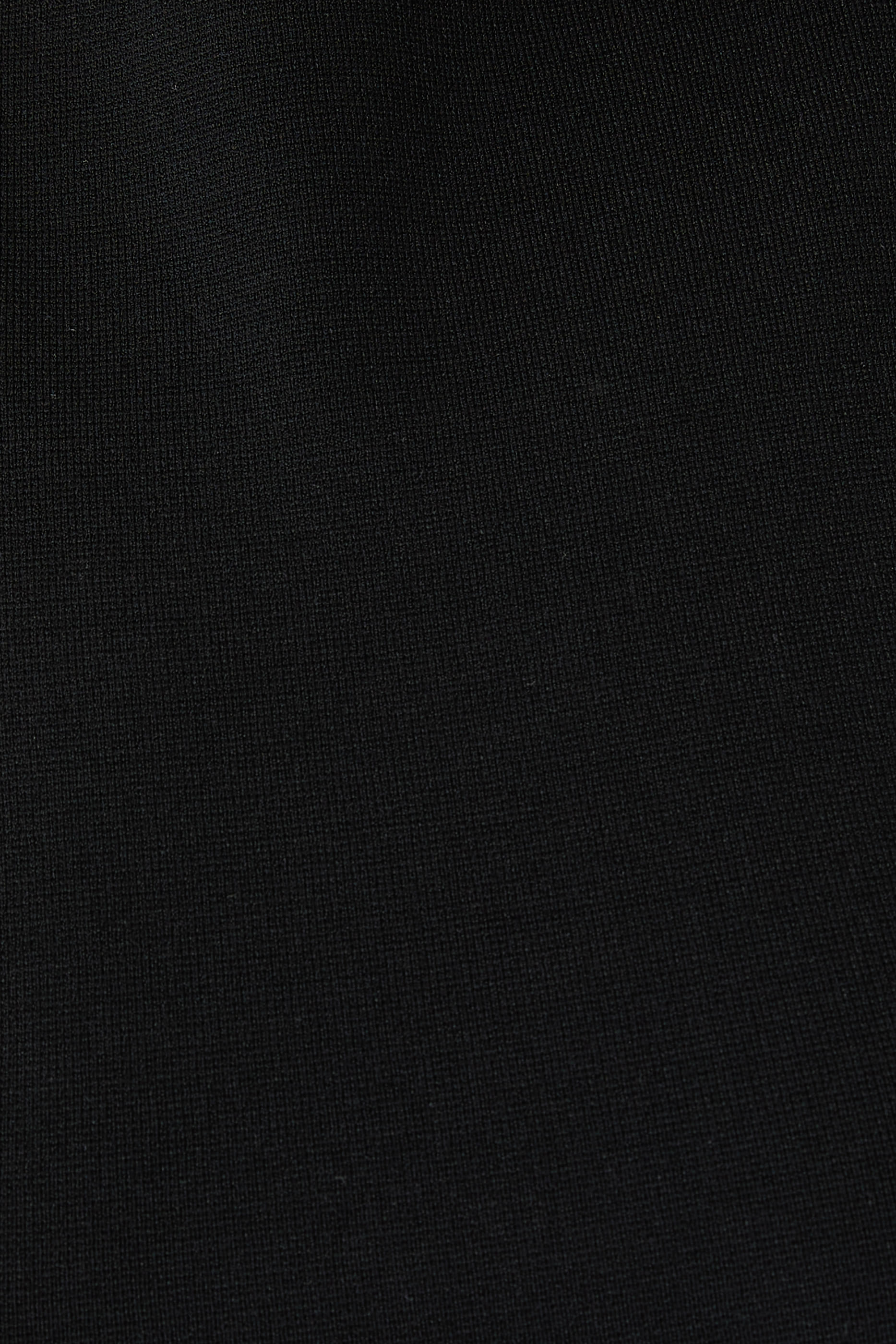 بلوزة بياقة قارب