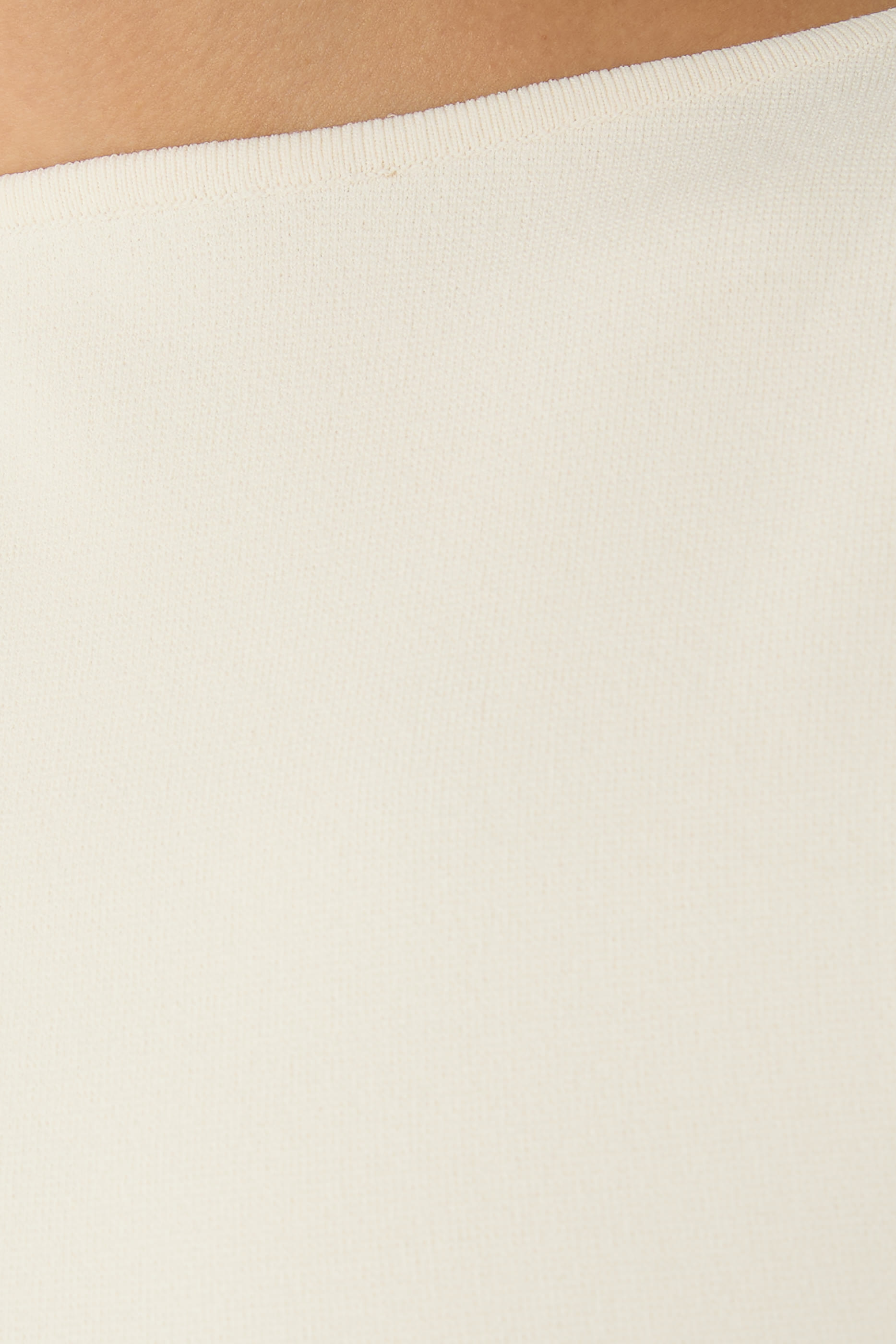 بلوزة بياقة قارب