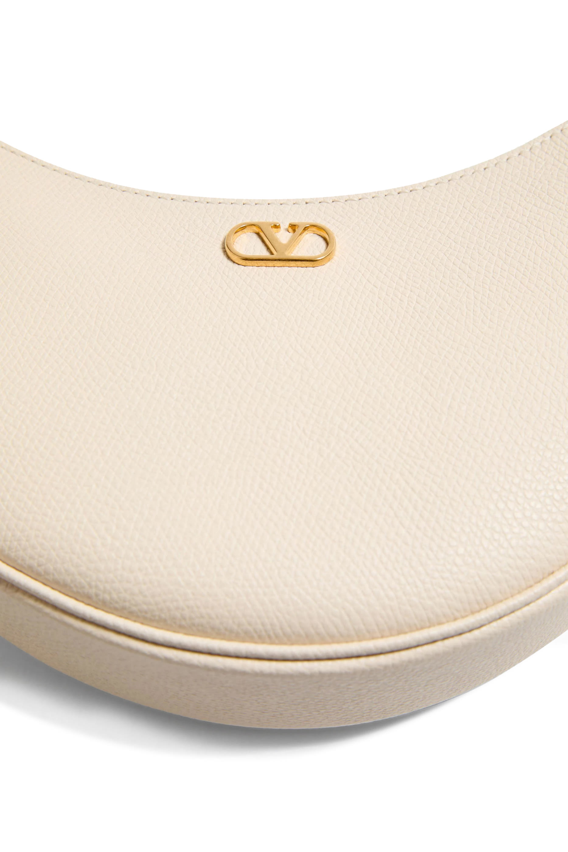 حقيبة هوبو صغيرة بشعار الماركة