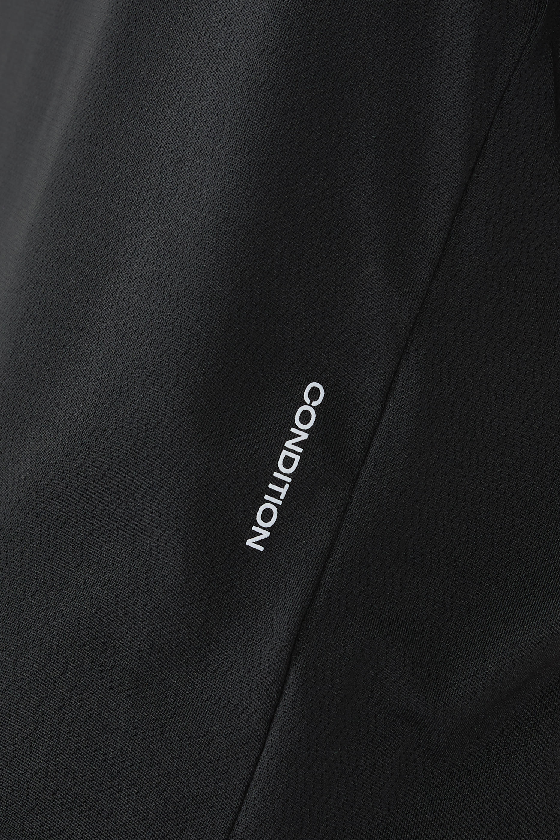 بلوزة إيرو بلا أكمام