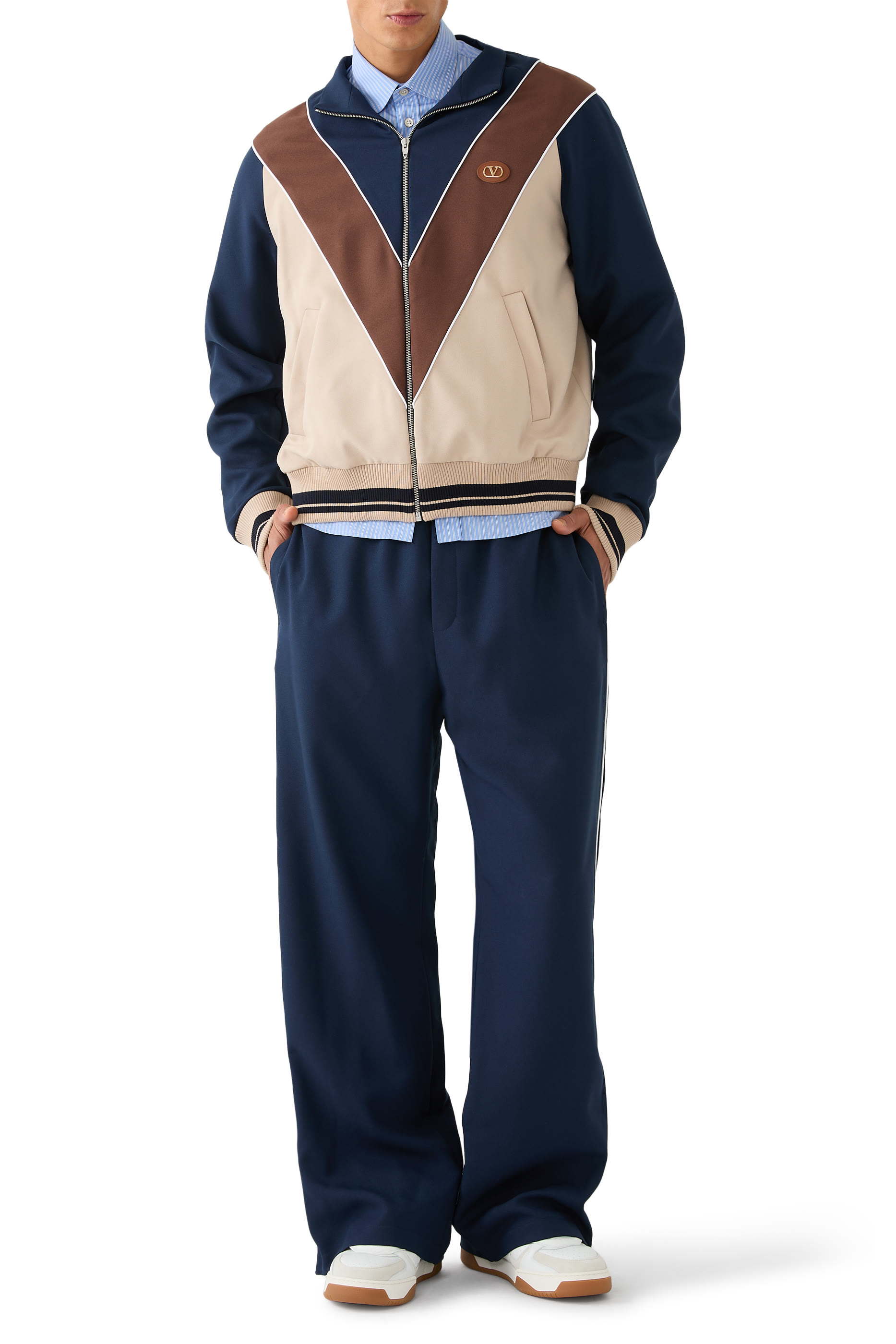 سويت شيرت بسحاب ورقعة شعار الماركة