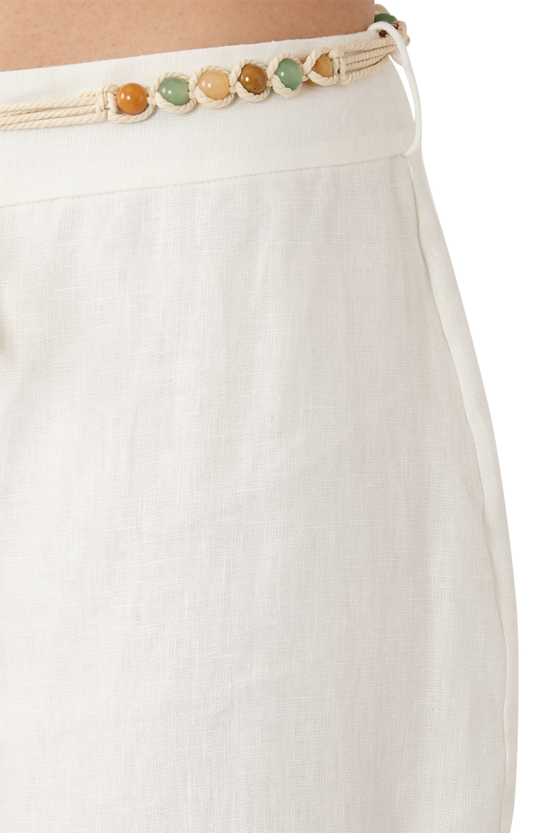 بنطال واندر لاست بقصة واسعة