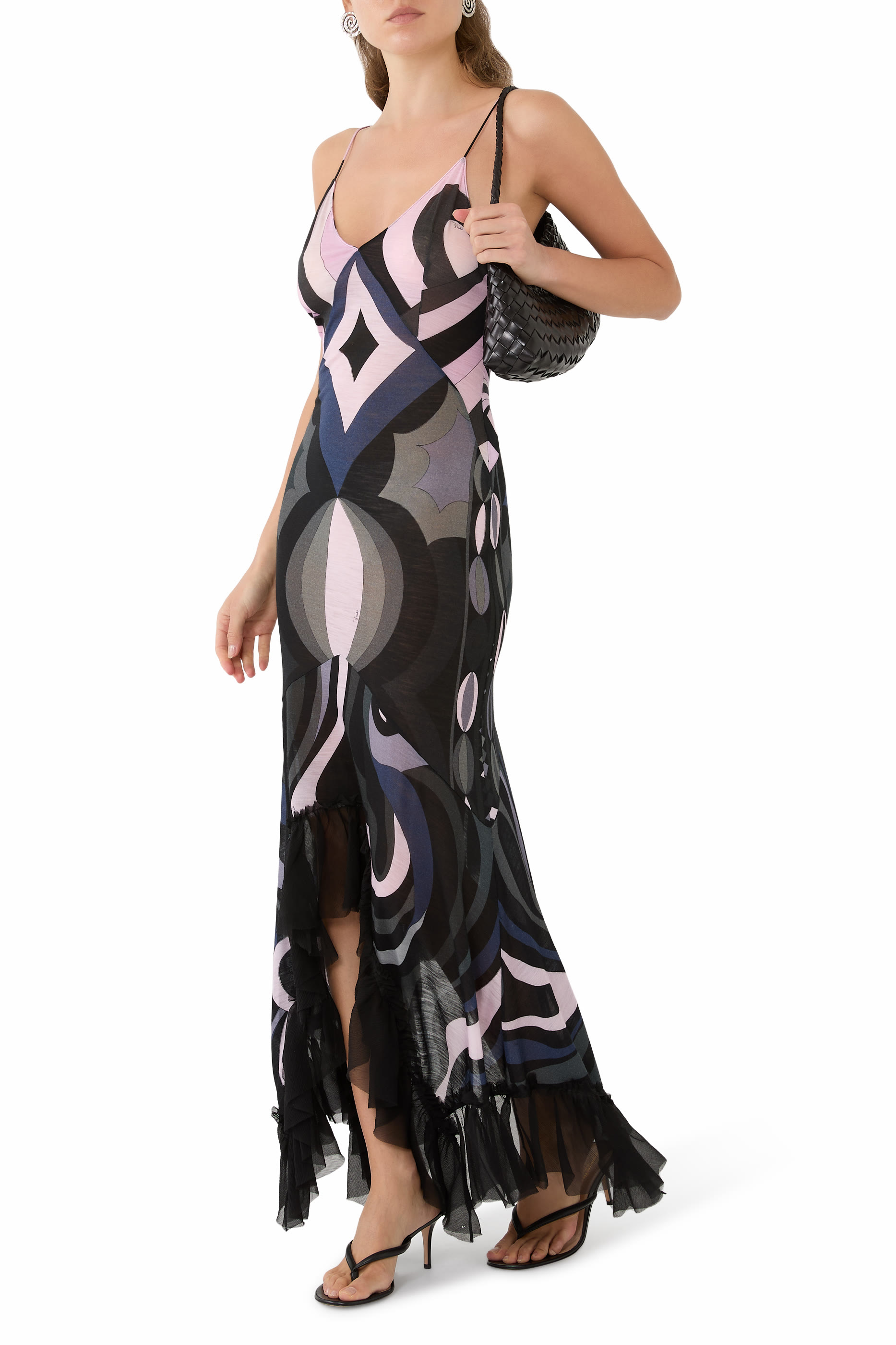 فستان بياقة V ونقشة ايريد