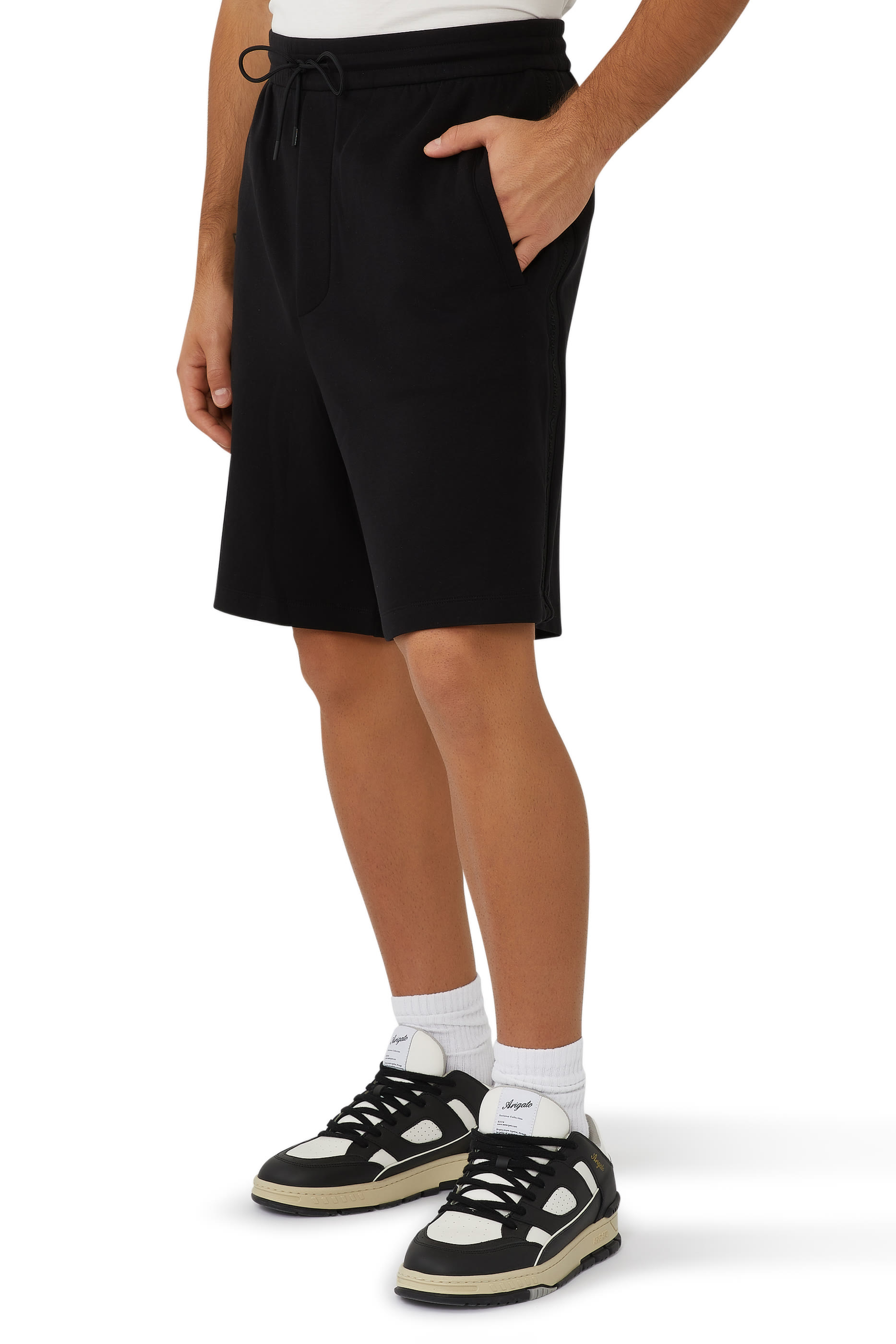 شورت بحزام خصر بشعار الماركة