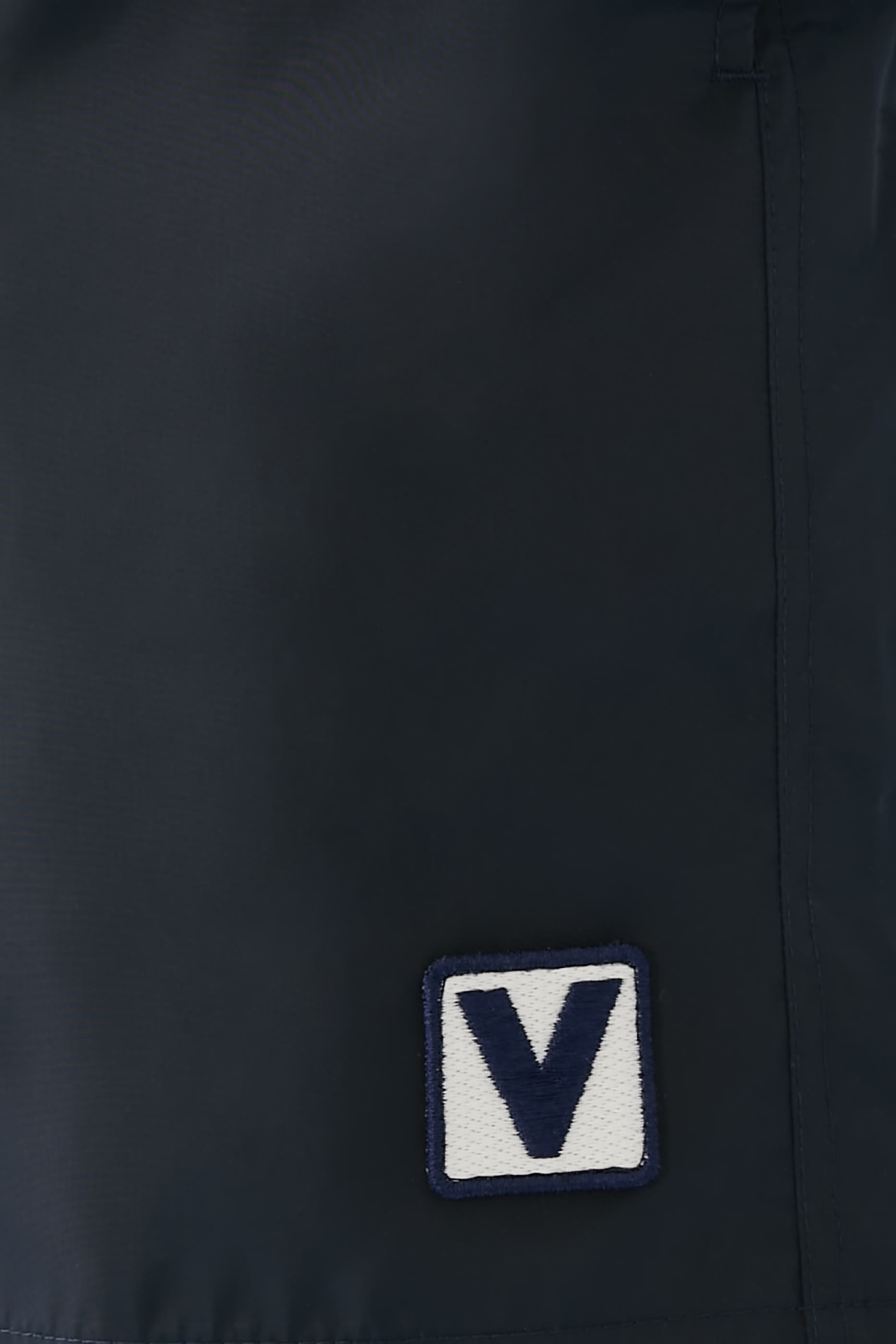 شورت بشعار الماركة