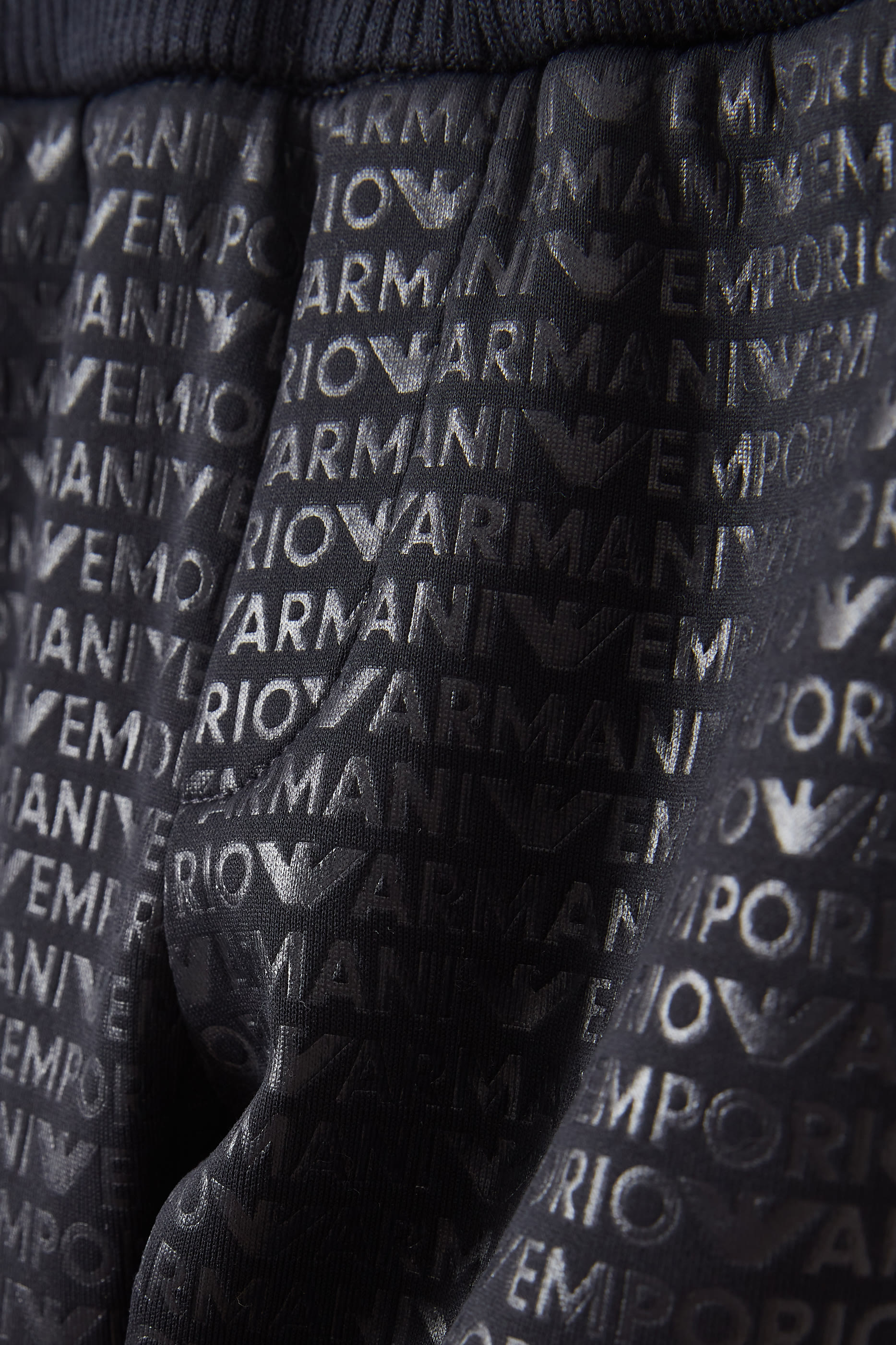 بنطال مزين كليا بشعار الماركة للأطفال