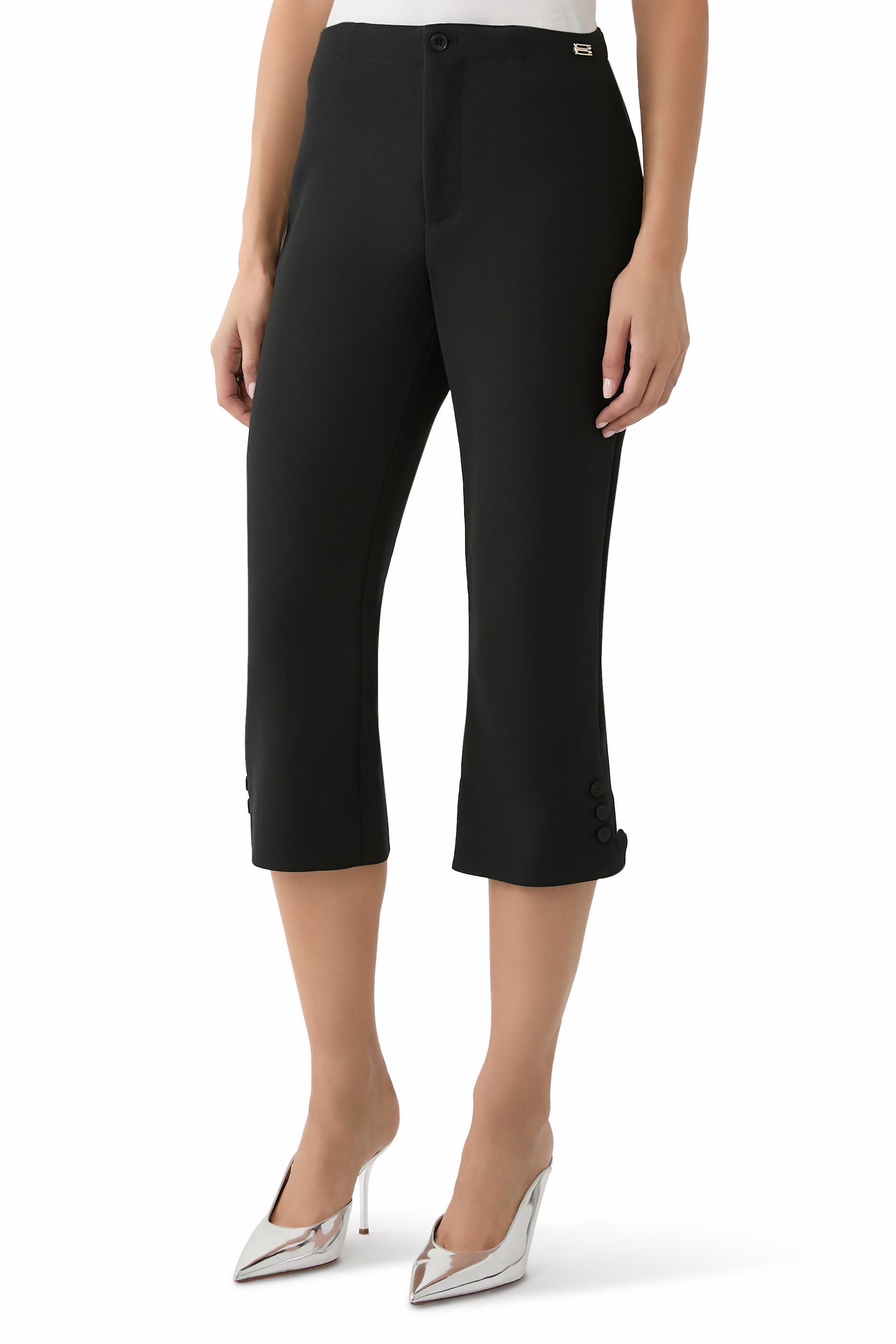 بنطال بقصة قصيرة بأطراف شد