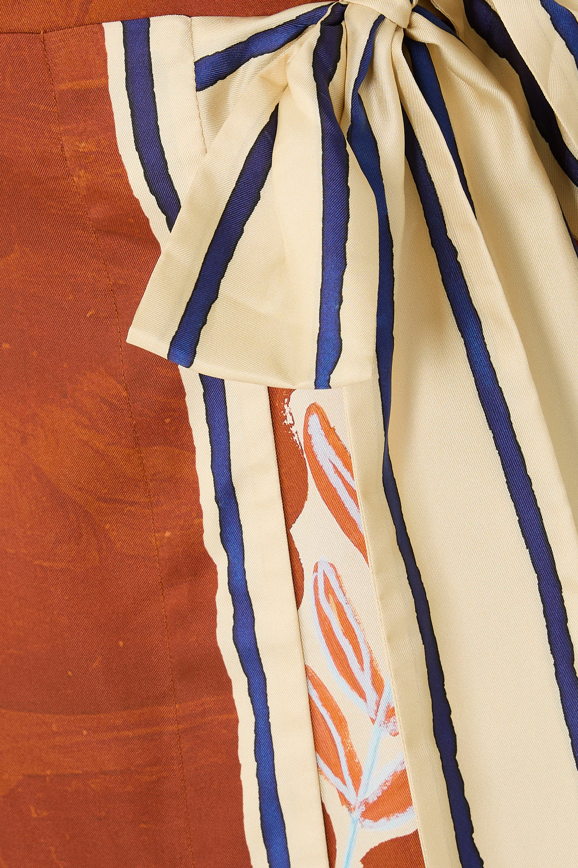 تنورة سولاي دامور بنمط سارونغ حرير