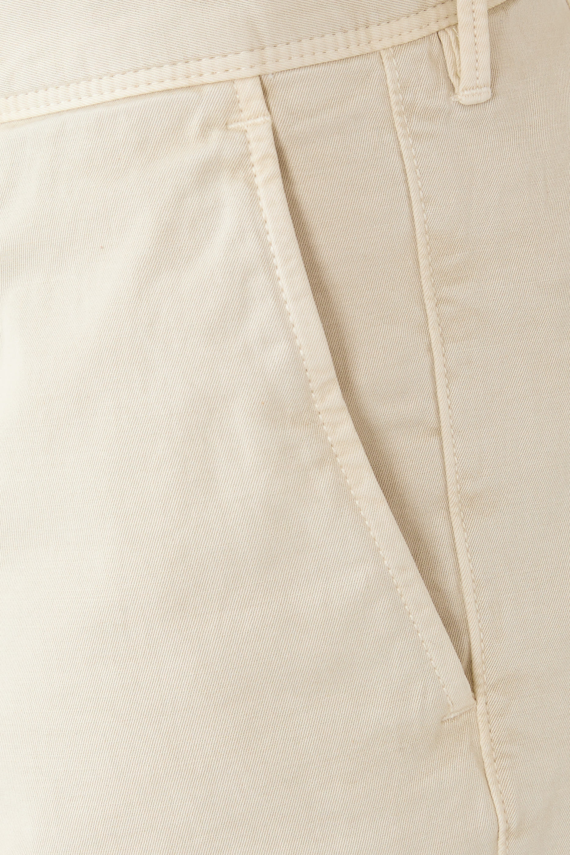 بنطال تريكوتشينو بقصة ضيقة إنكوتكس