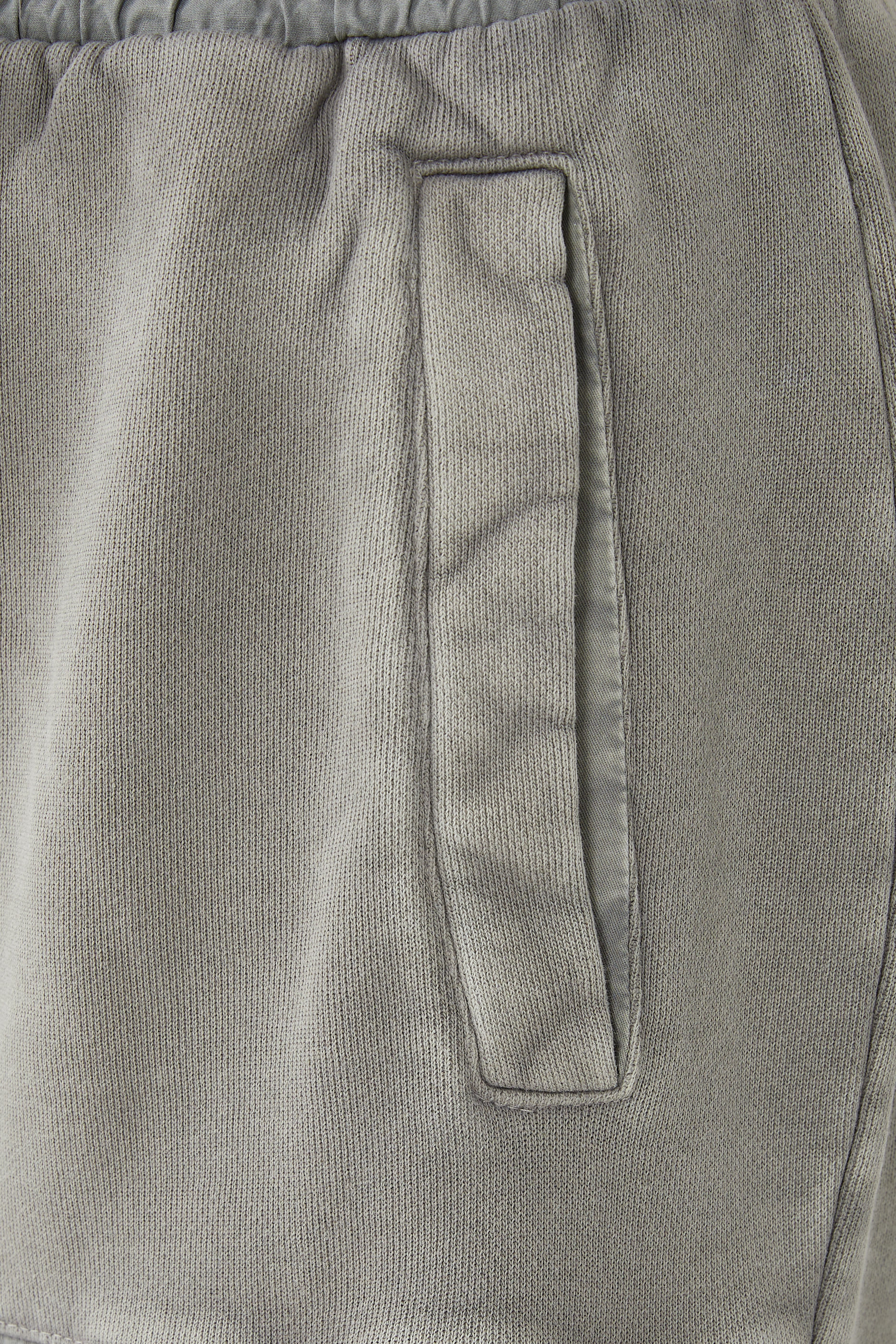 بنطال سويت سوتس بتصميم عملي