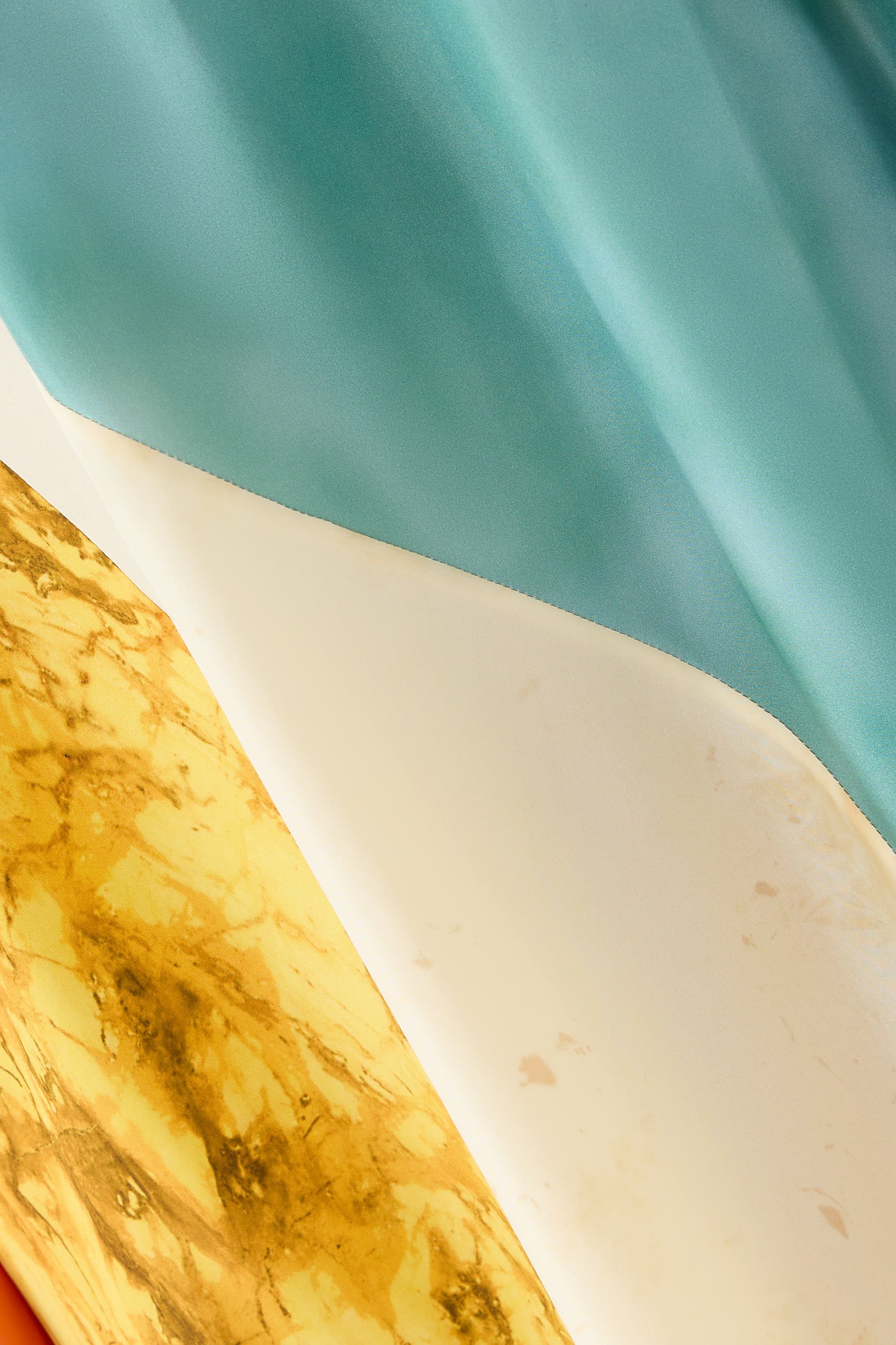 فستان توليبا بلانشارت بنقشة حرير