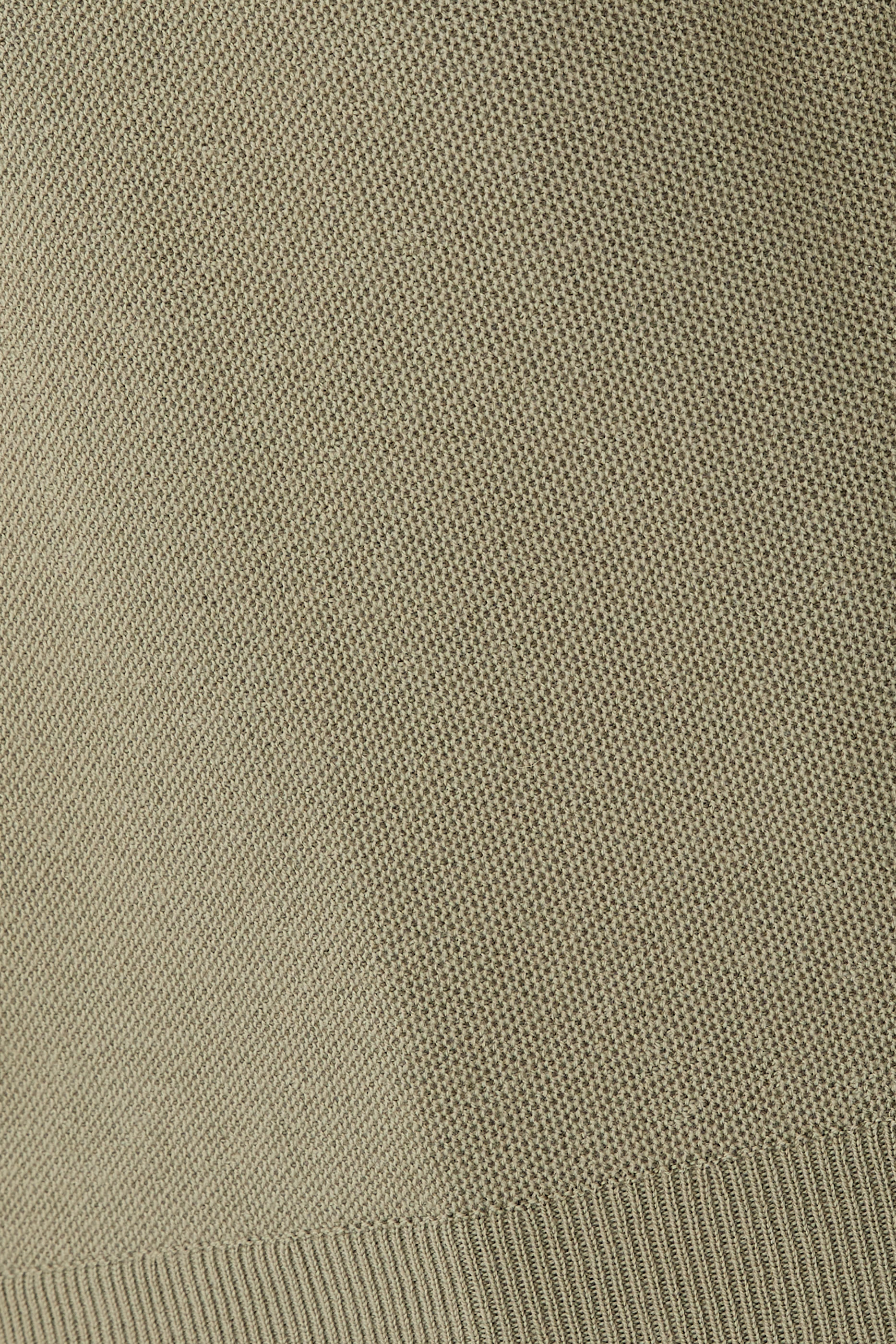 كنزة زانون بقصة ضيقة