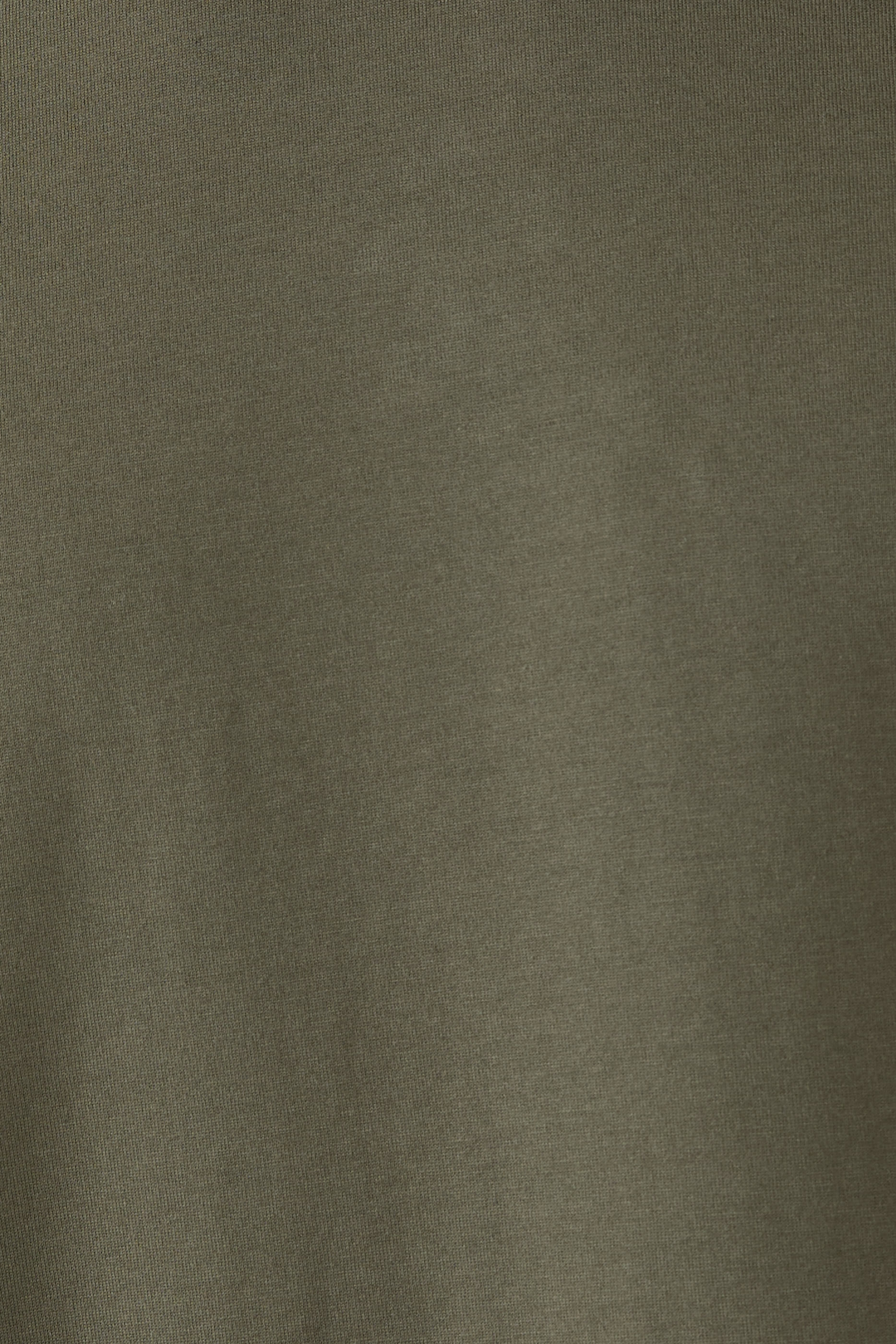 تيشيرت بشعار الماركة