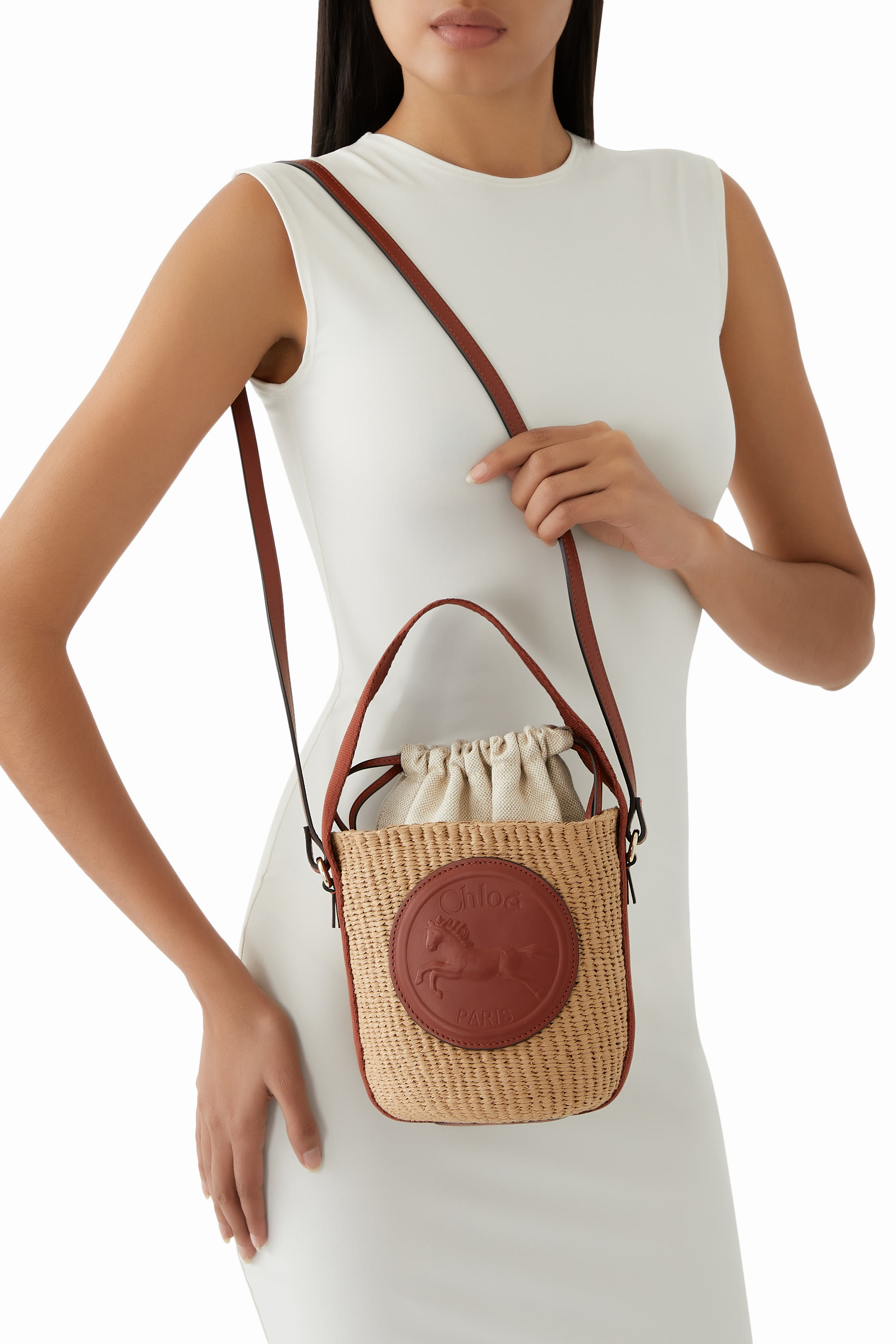 حقيبة باسكيت صغيرة بشعار الماركة