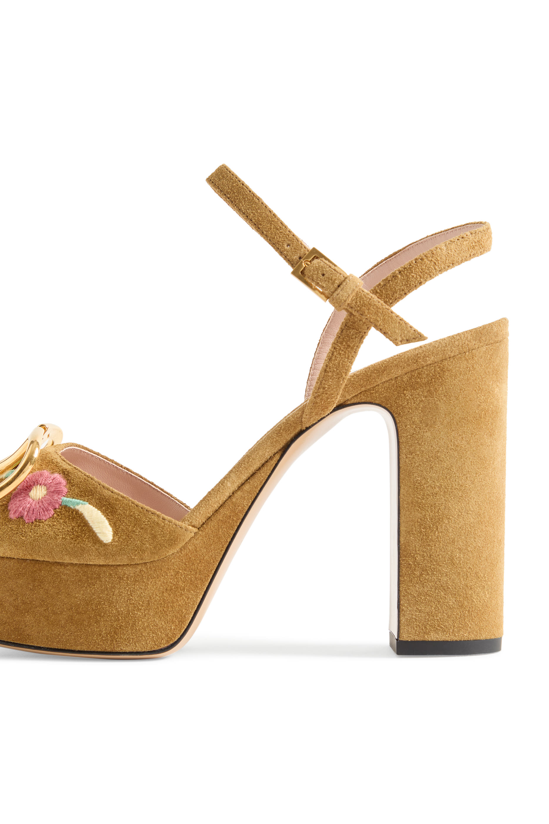 صندل 115 مزين بشعار الماركة