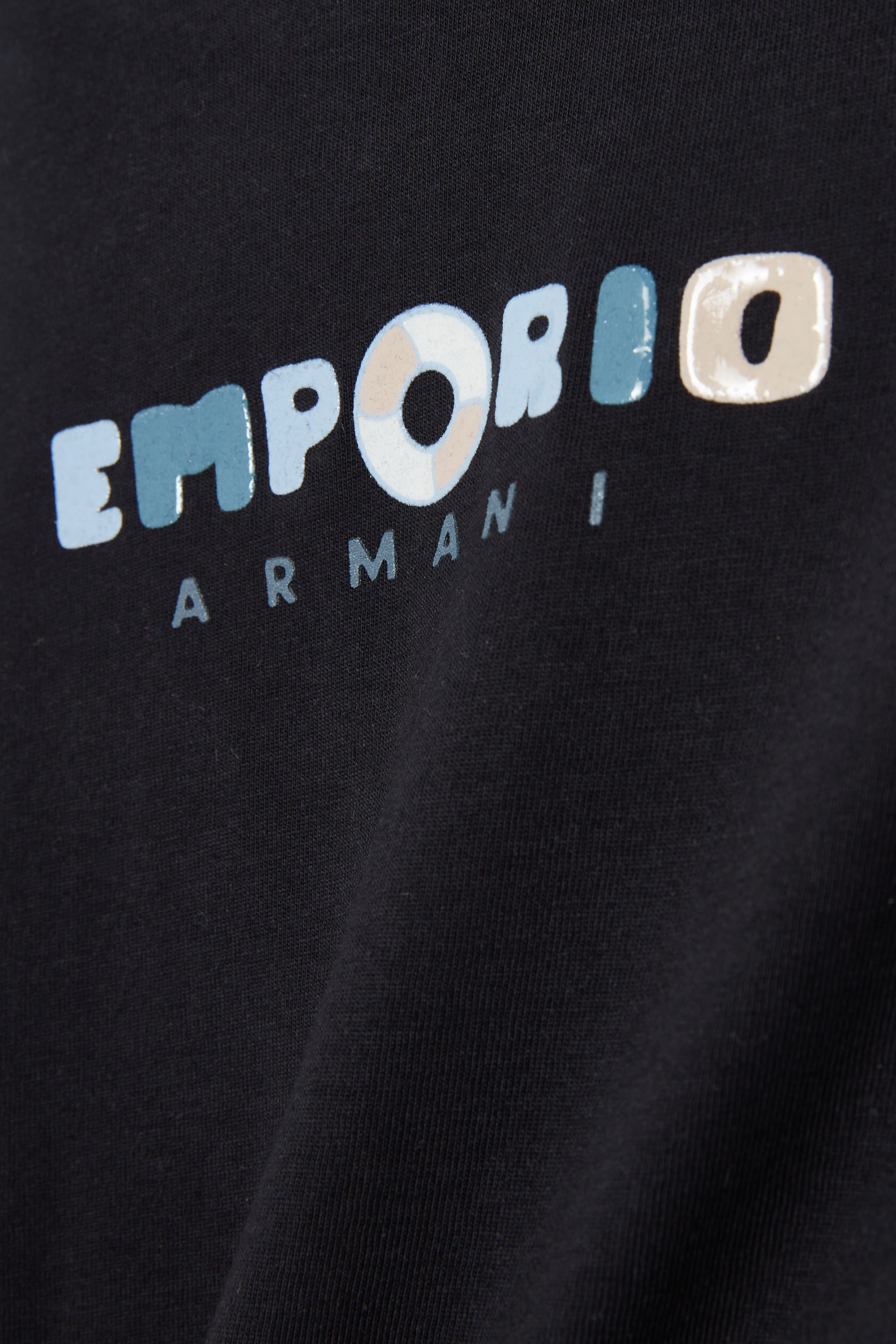 تيشيرت بشعار الماركة للأطفال