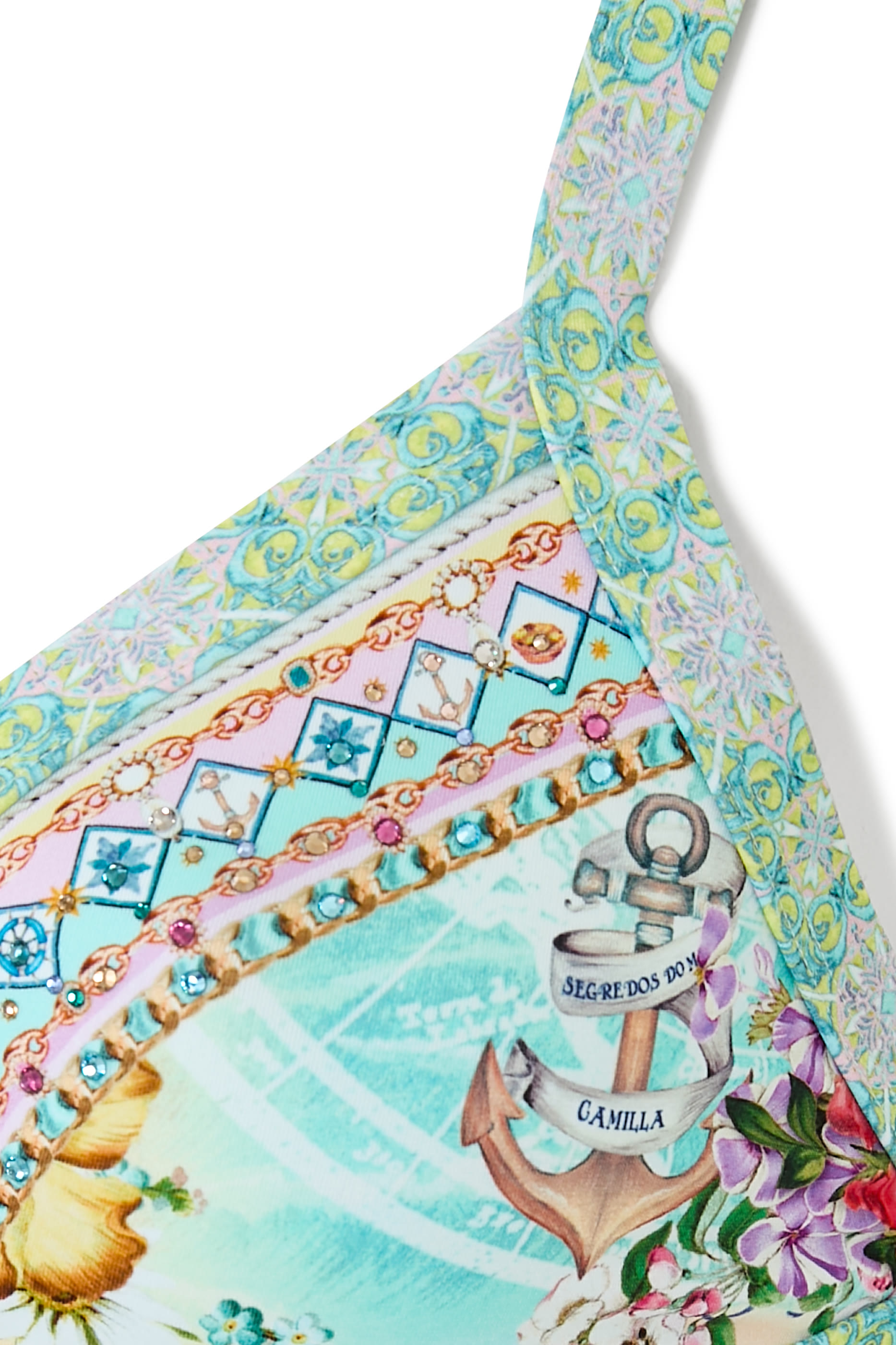 بدلة سباحة بتصميم قطعة واحدة مقسم بألوان بربطة في الأمام وقوالب مثلثية مزينة بكشكش