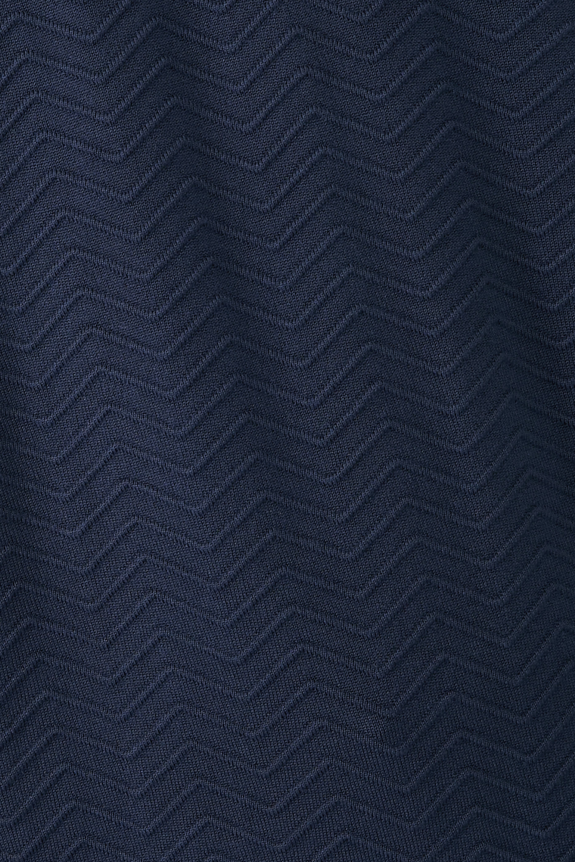 سويت شيرت ناينتي بياقة ضيقة