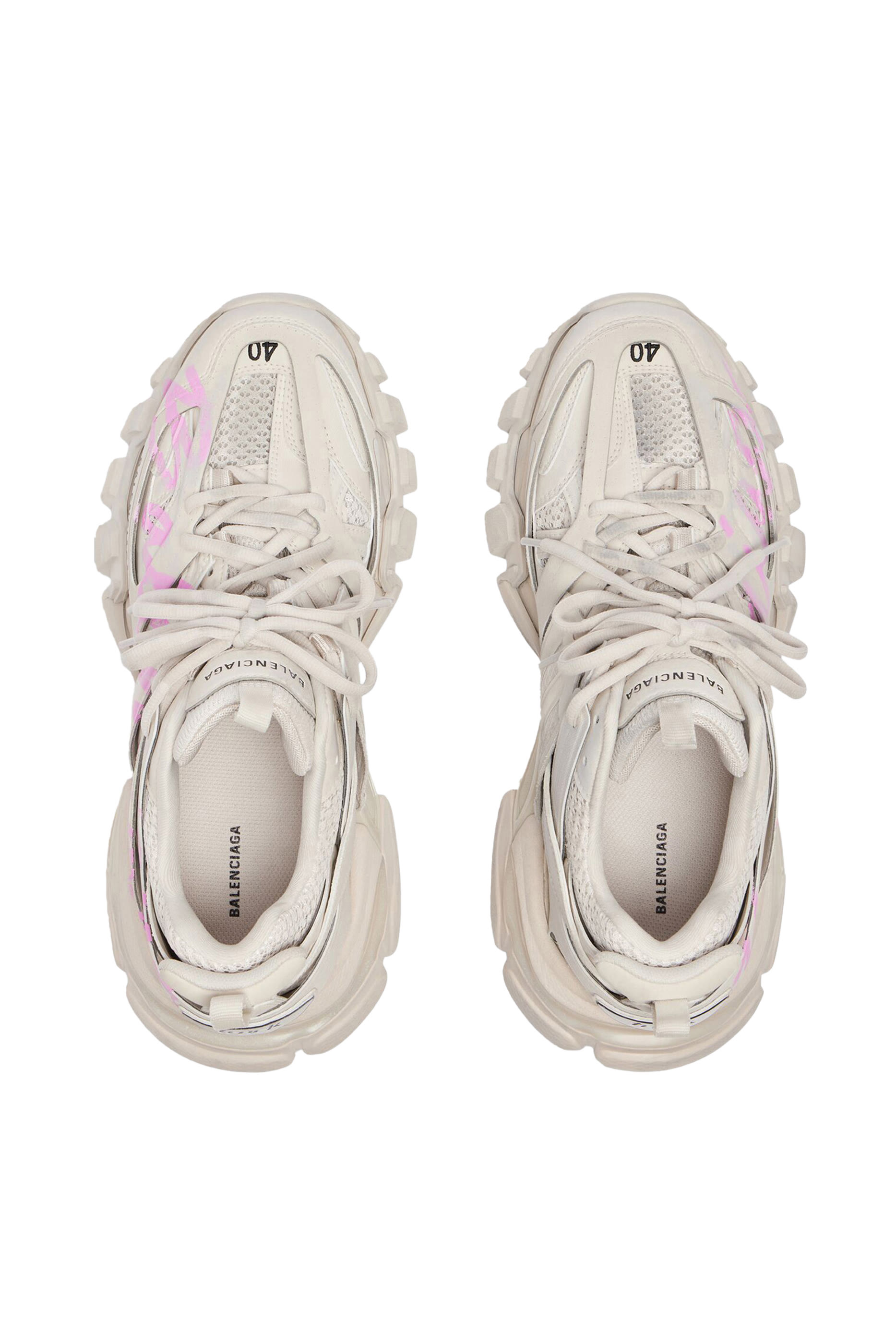 سنيكرز رياضي بشعار الماركة