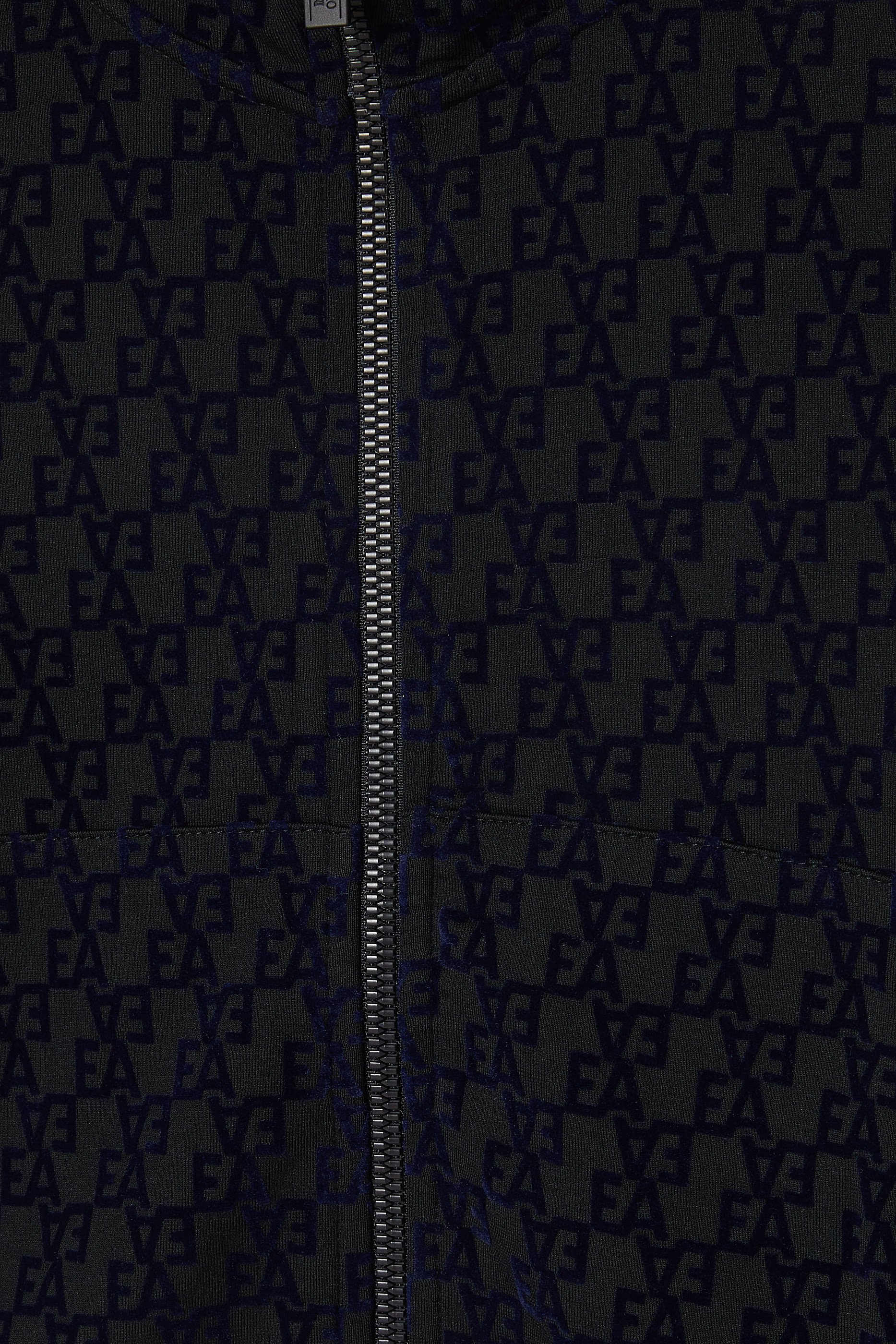 جاكيت مبطن مزين بشعار الماركة للأطفال