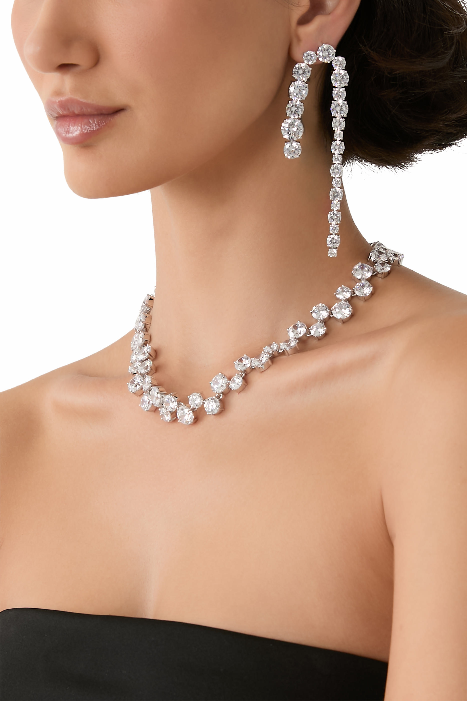 قلادة ستيتمنت مزينة بأحجار زركونيا مكعبة، نحاس مطلي بالروديوم