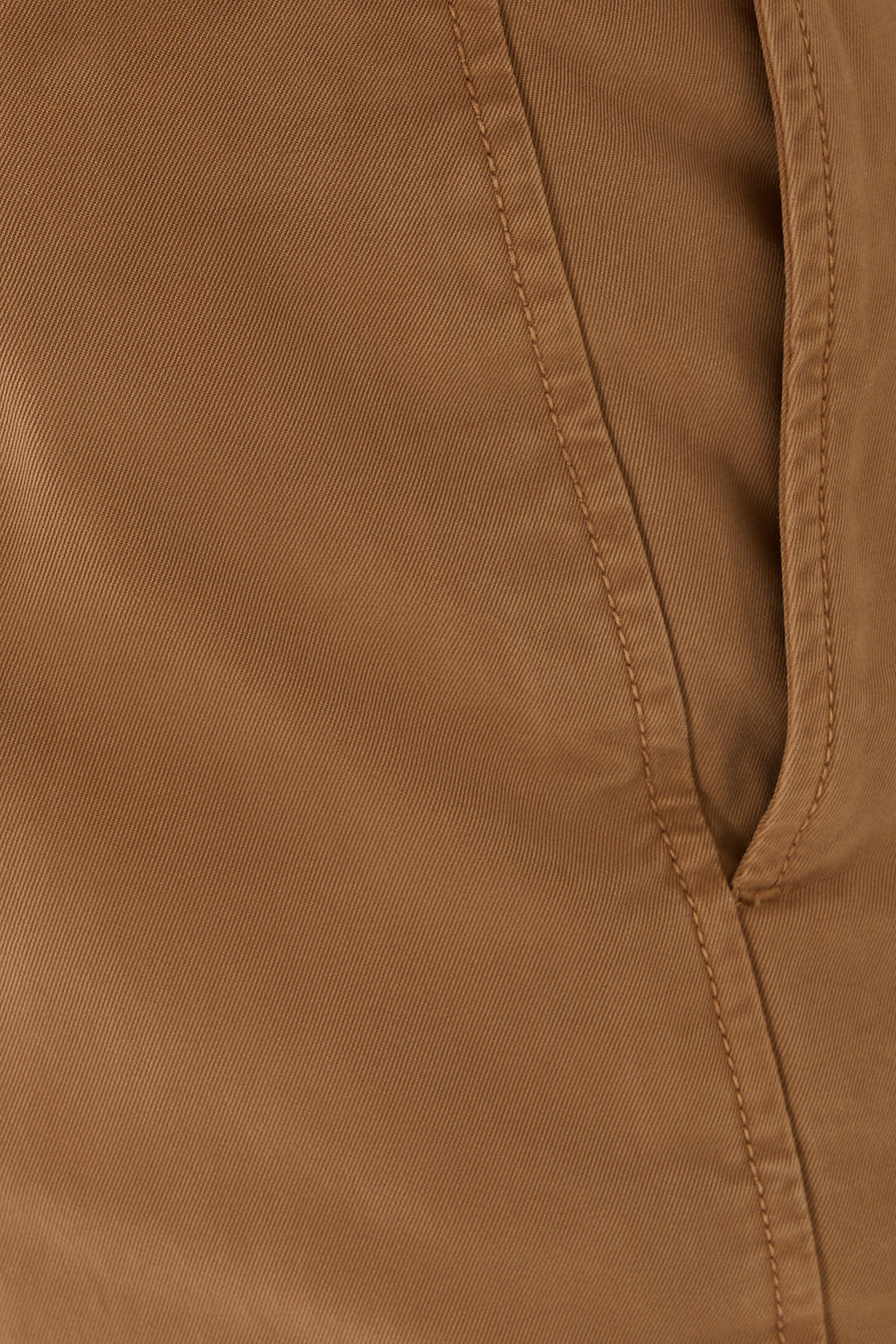 بنطال تشينو بخصر منخفض