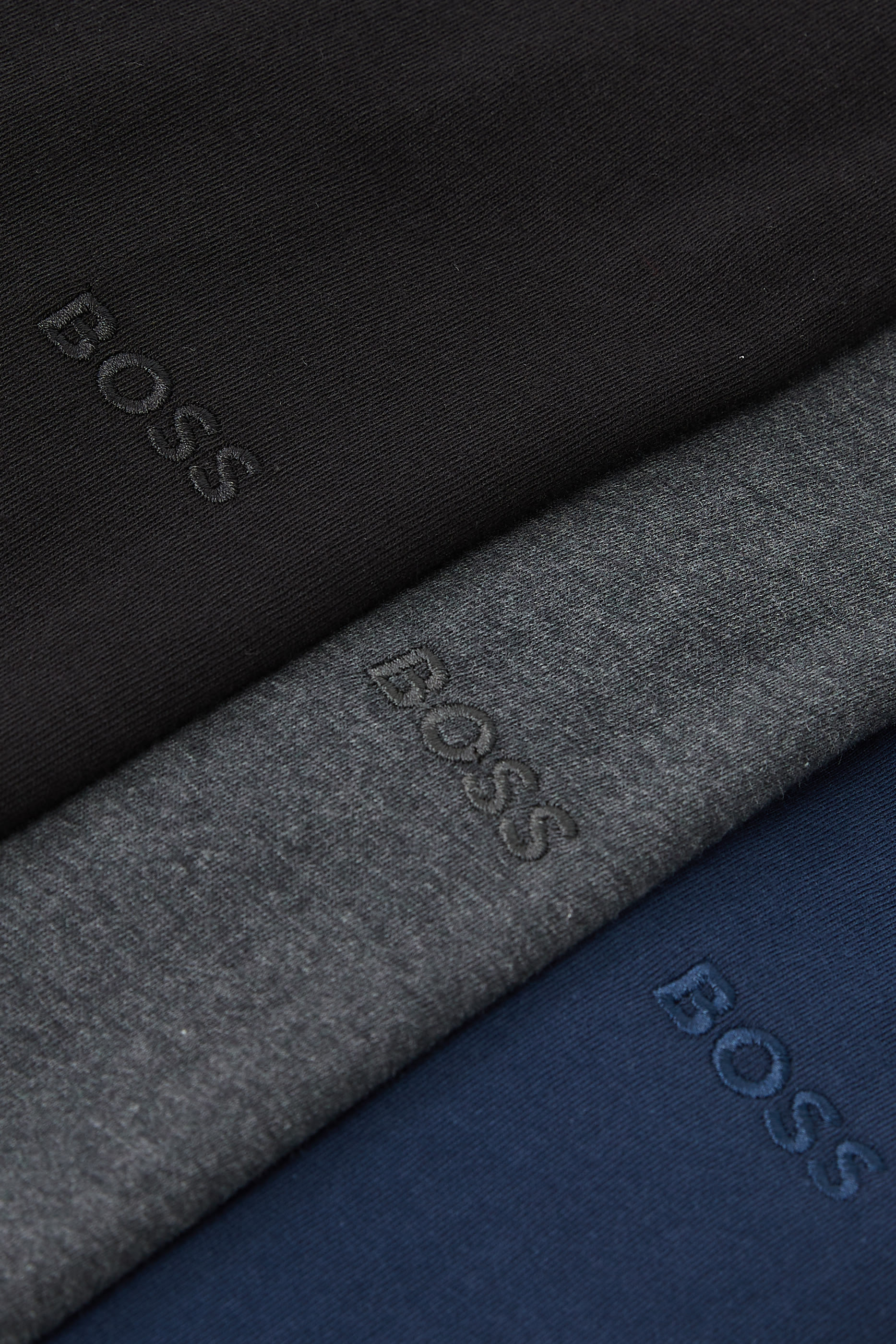 طقم تيشيرتات كلاسيكية بياقة ضيقة، 3 قطع