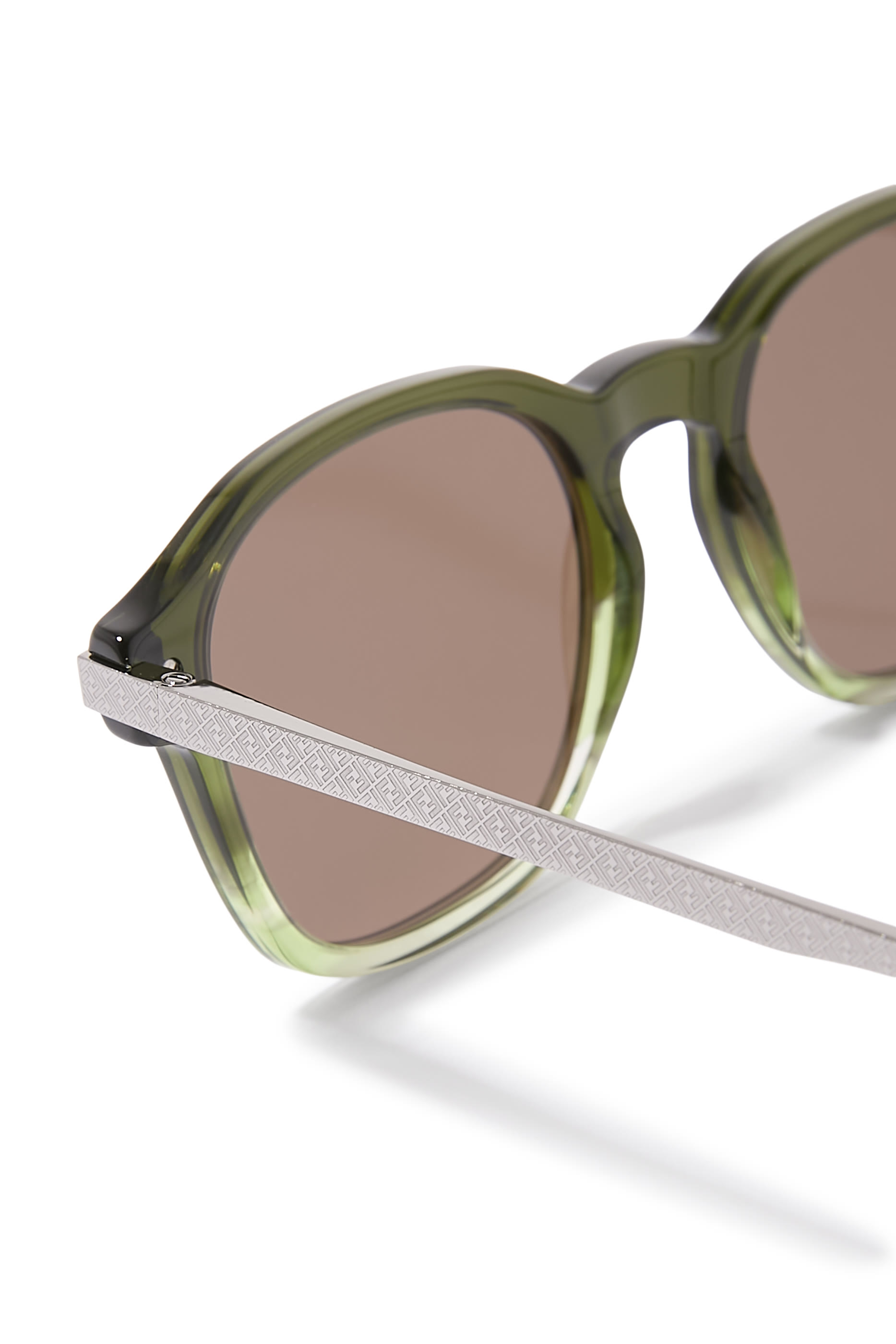 نظارة إسنشال شمسية