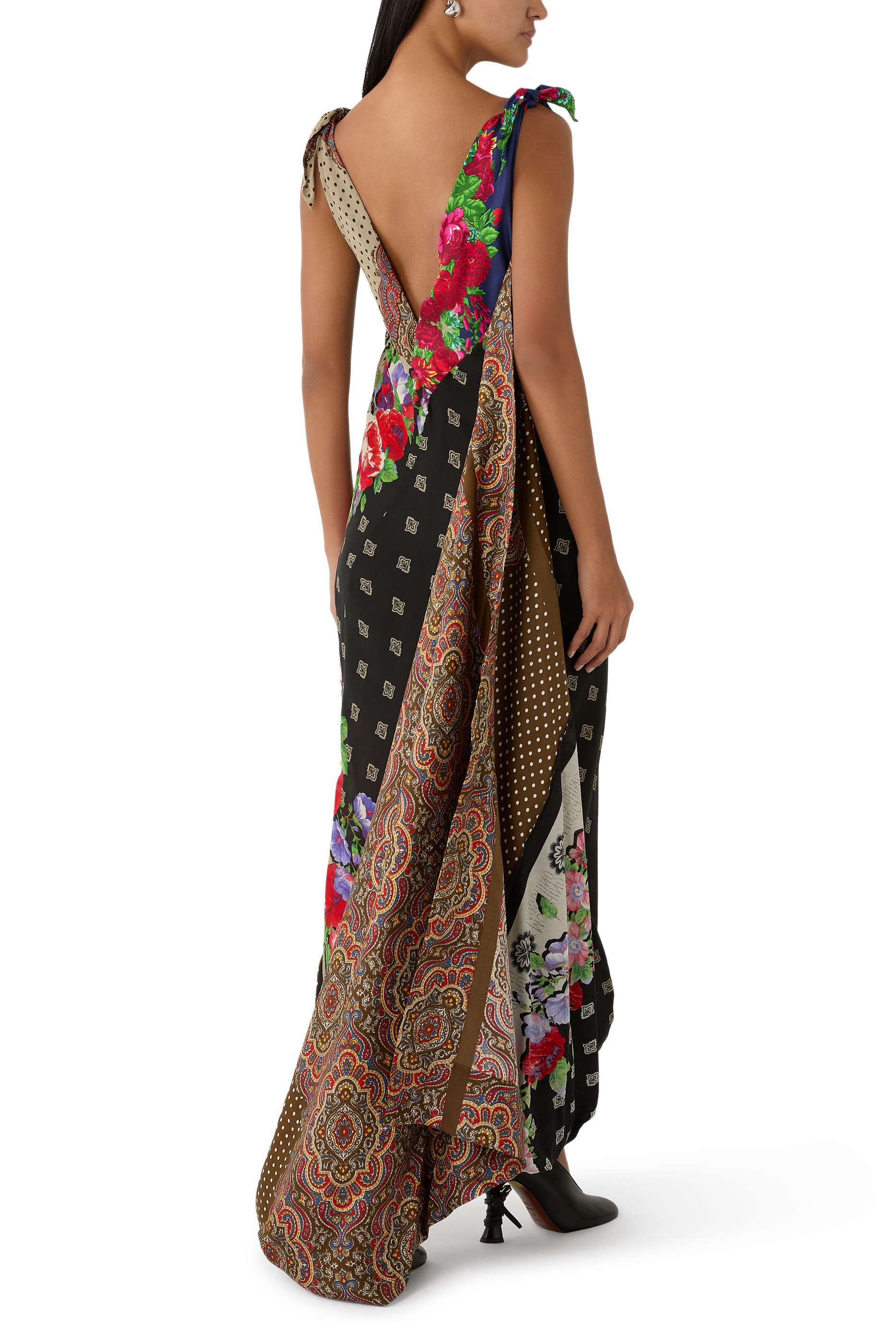 فستان بحمالات مزينة بعقدة فيونكة