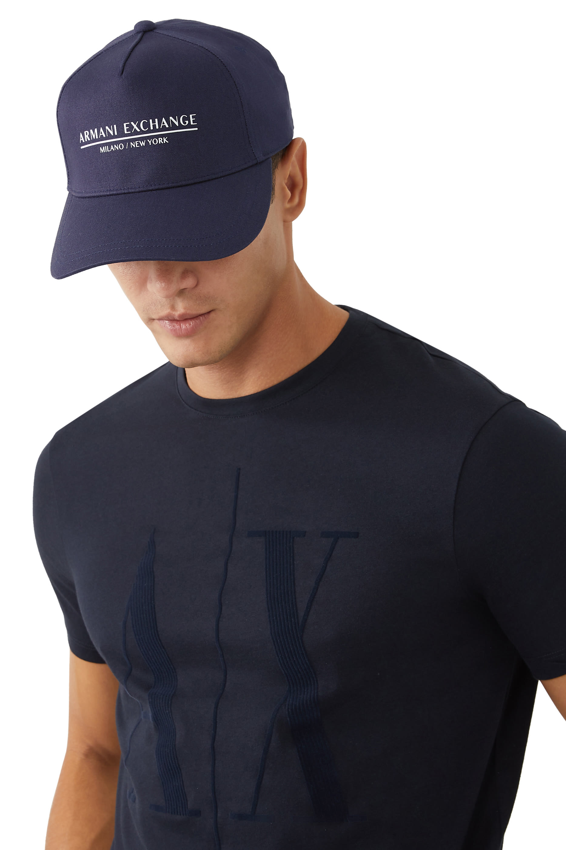 كاب بشعار الماركة