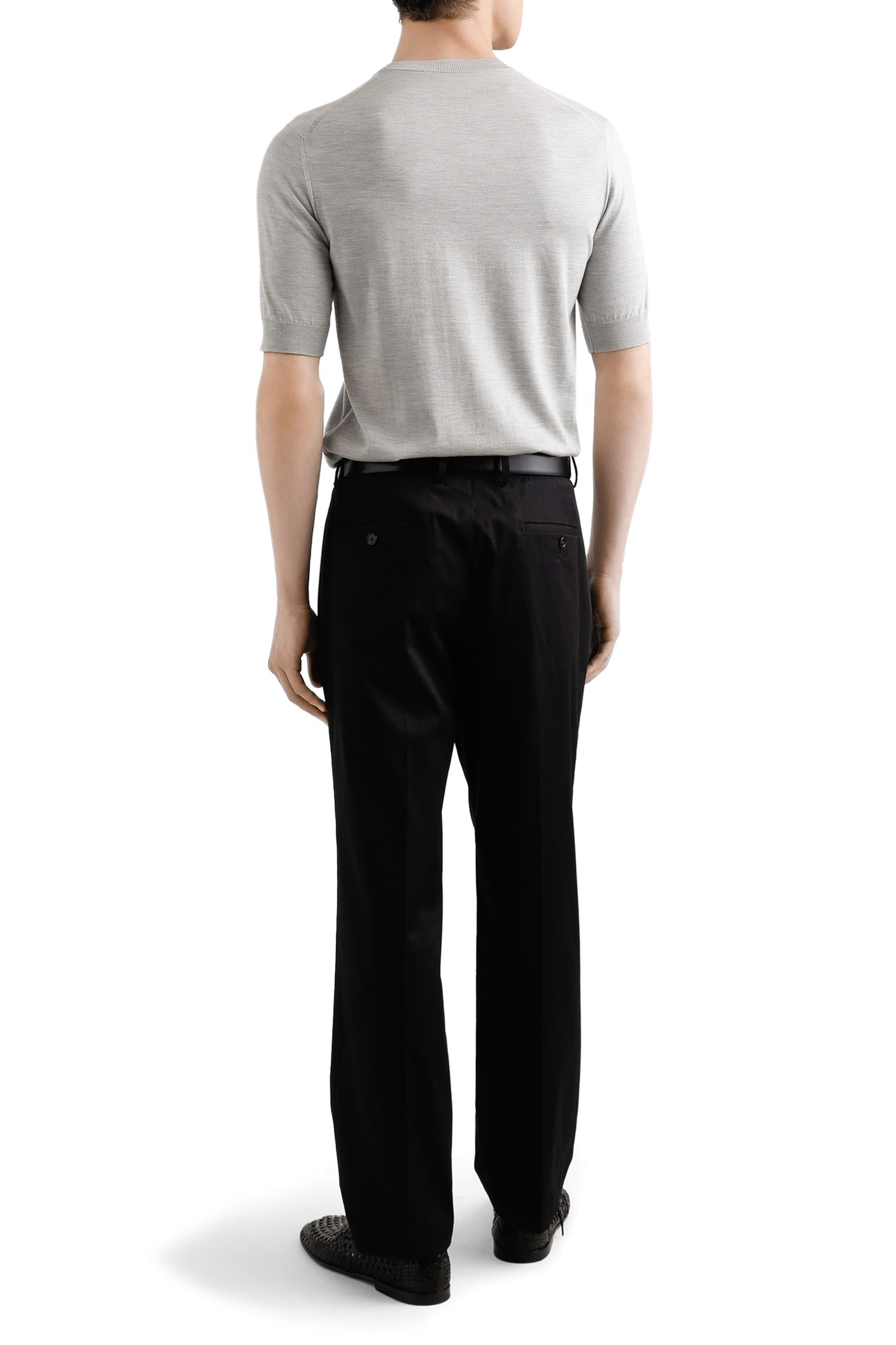 كنزة بياقة مستديرة وشعار الماركة المطرز حرير