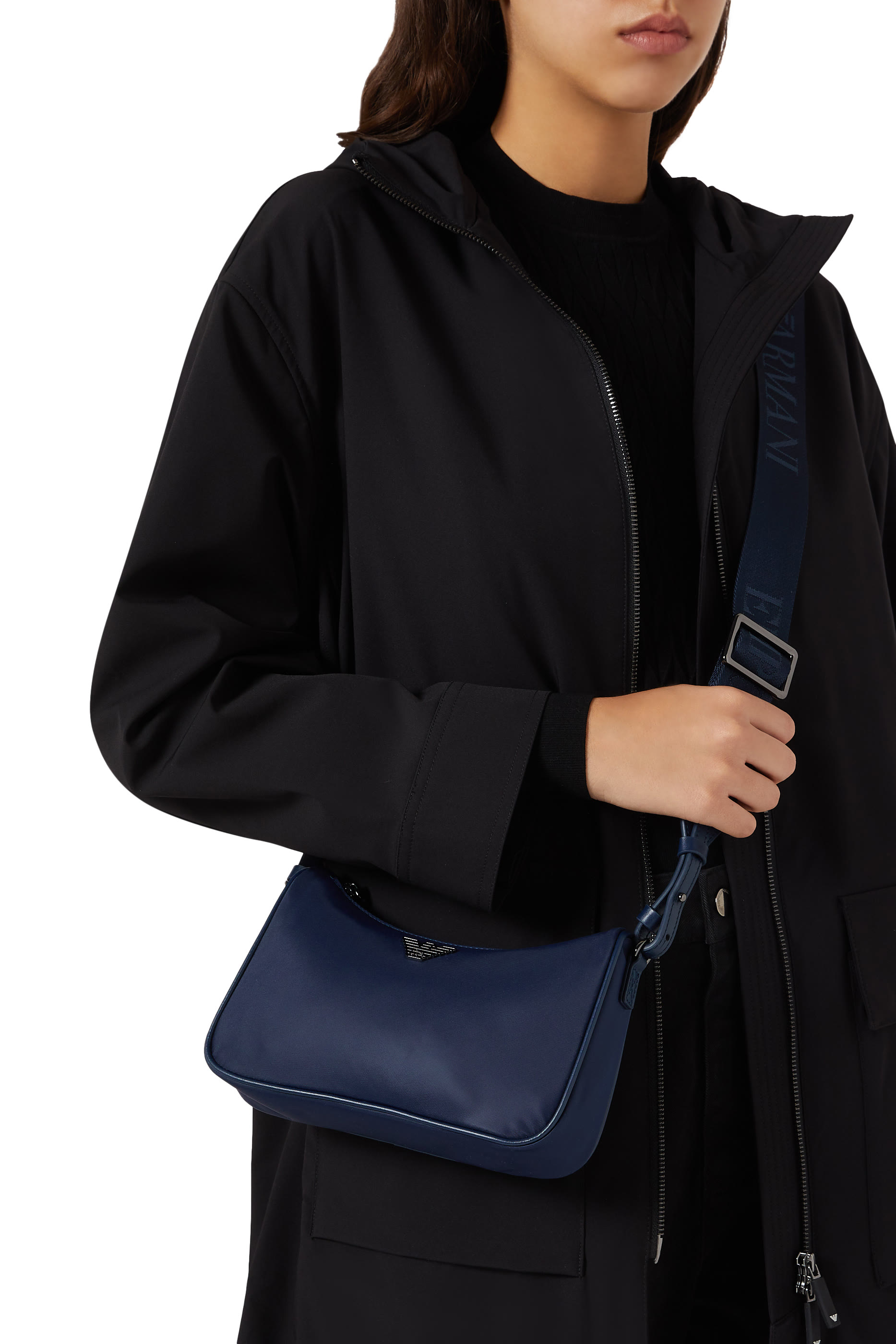 حقيبة كروس بحلية معدنية بشعار الماركة