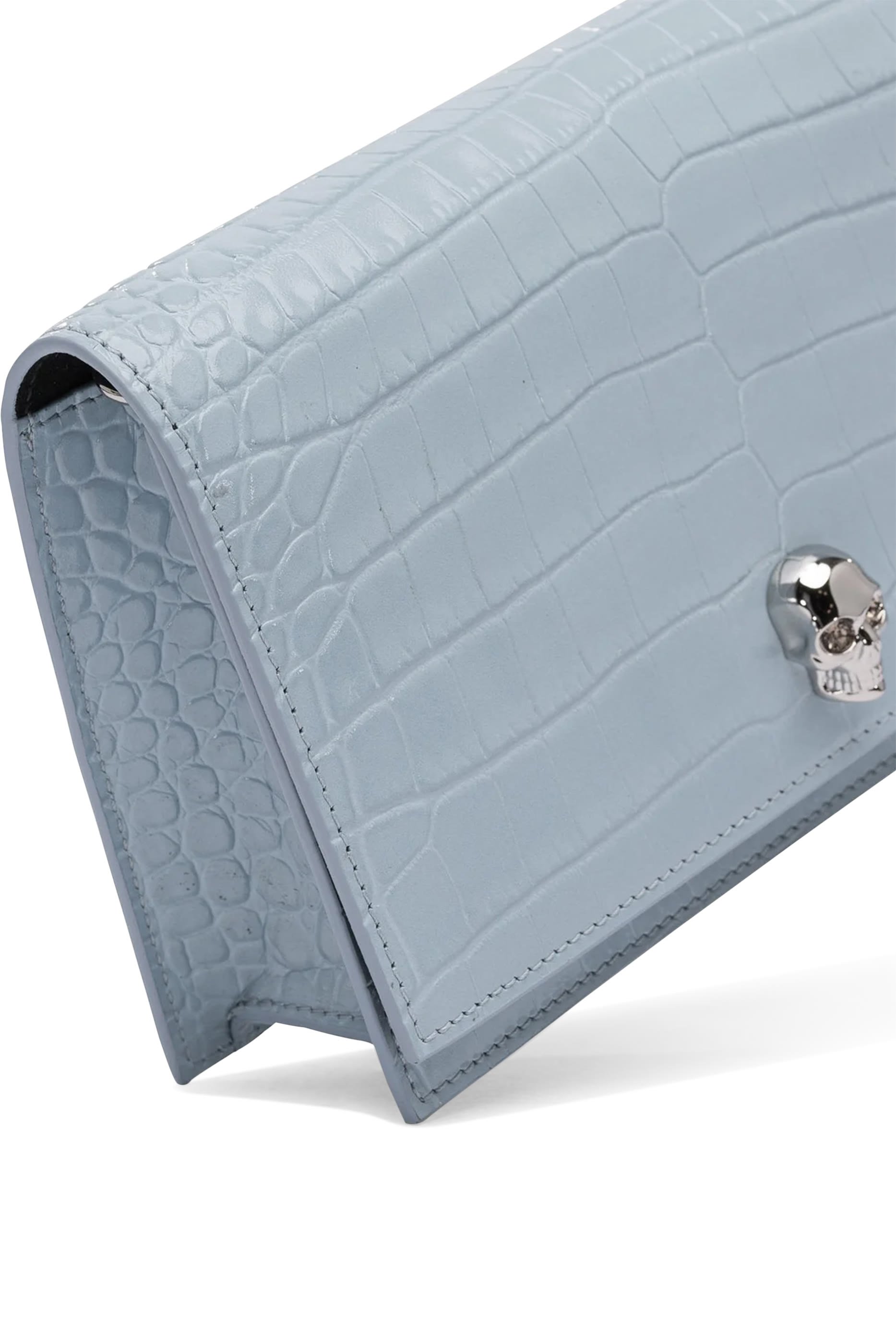 حقيبة صغيرة بحلية جمجمة