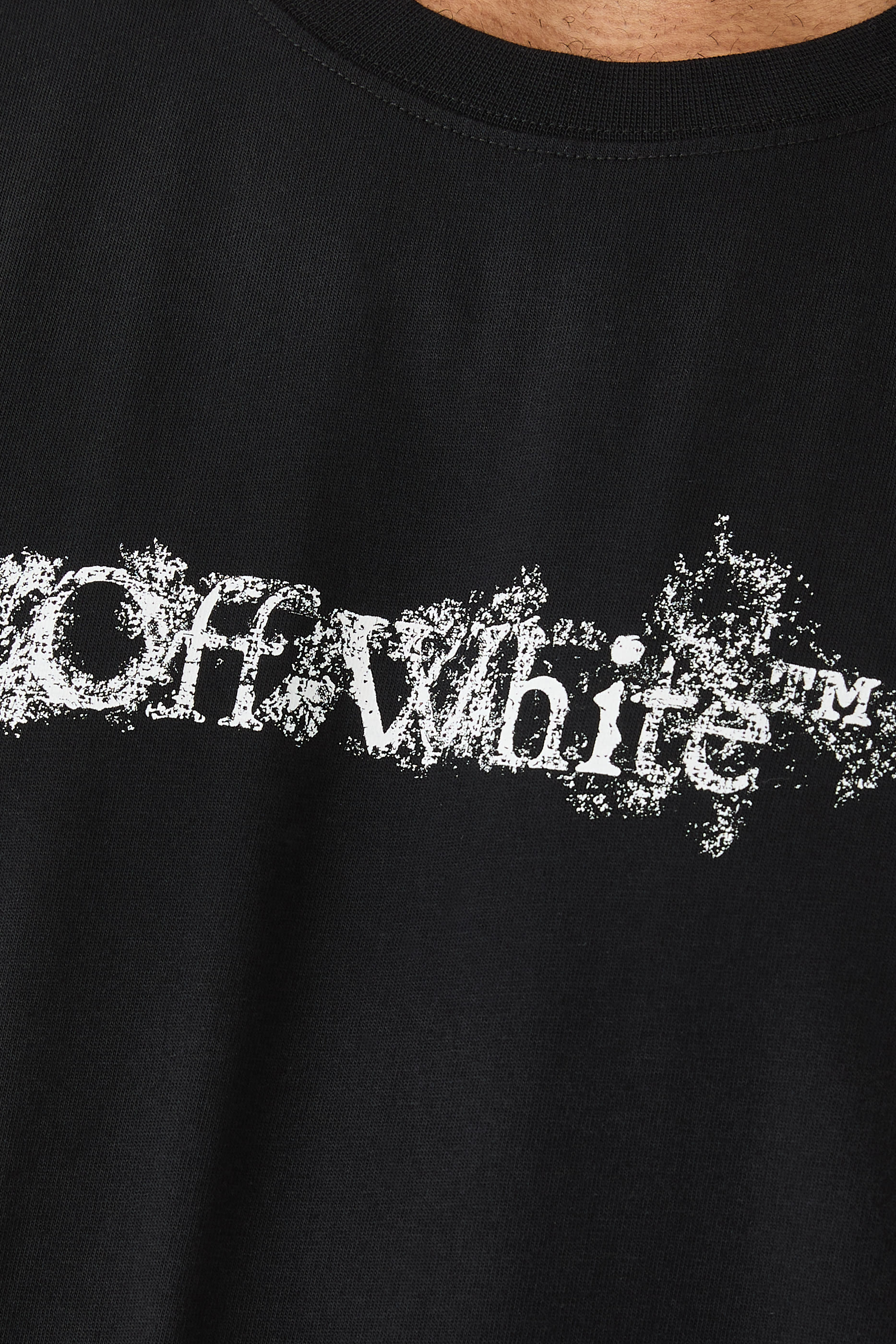 تيشيرت هيرالديك بقصة ضيقة بشعار السهم