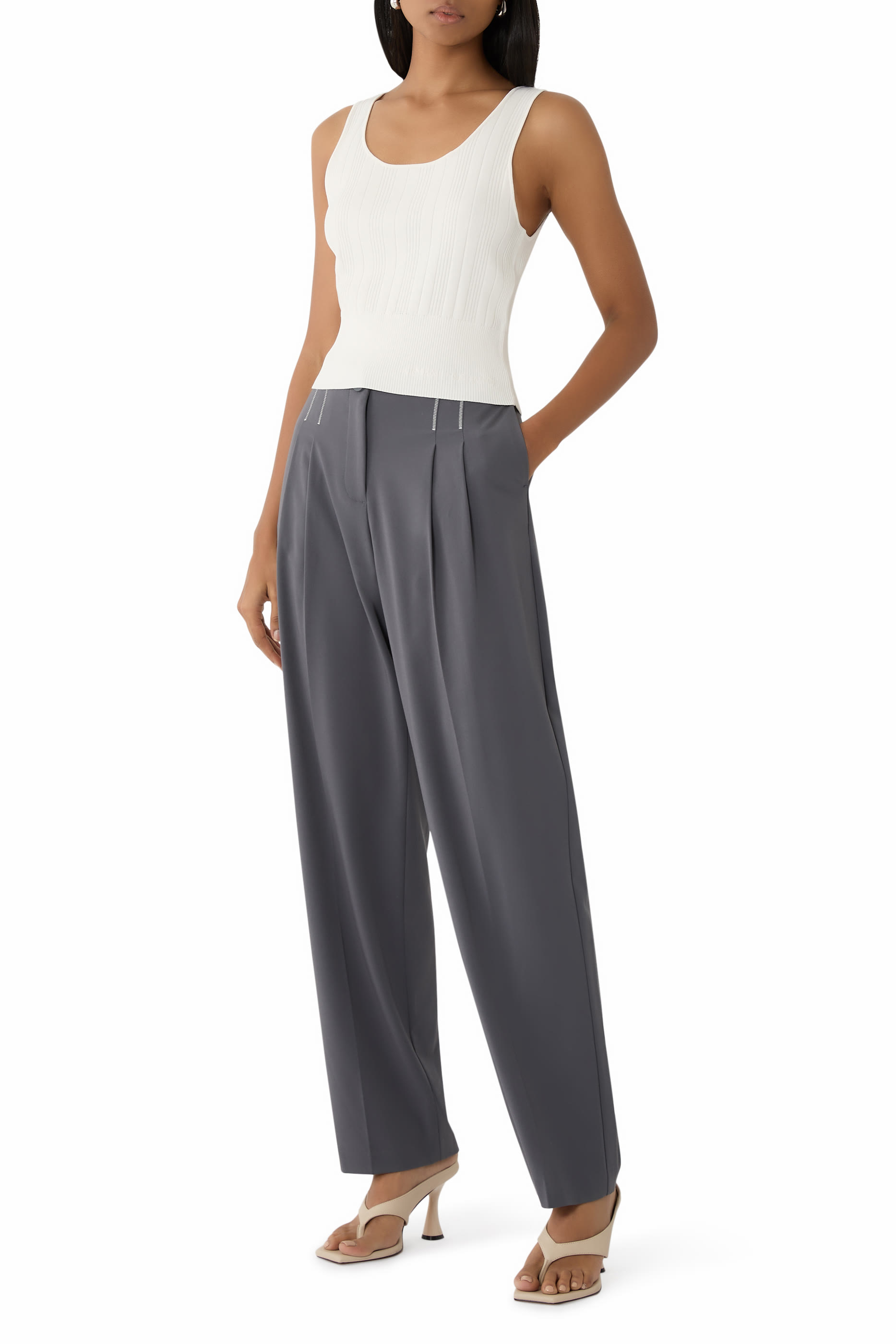 بلوزة مضلعة بياقة واسعة