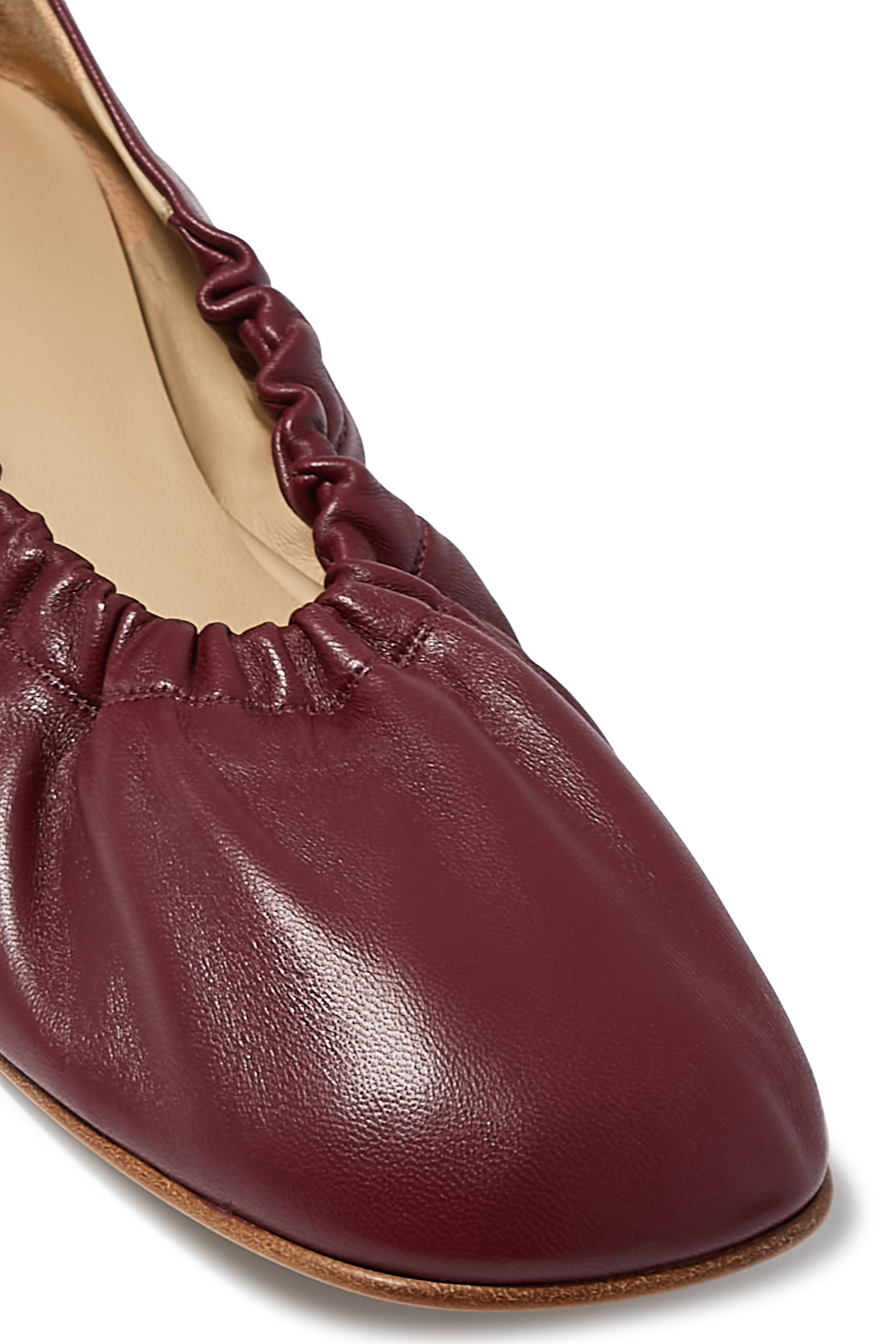 حذاء ميكا بنعل مسطح