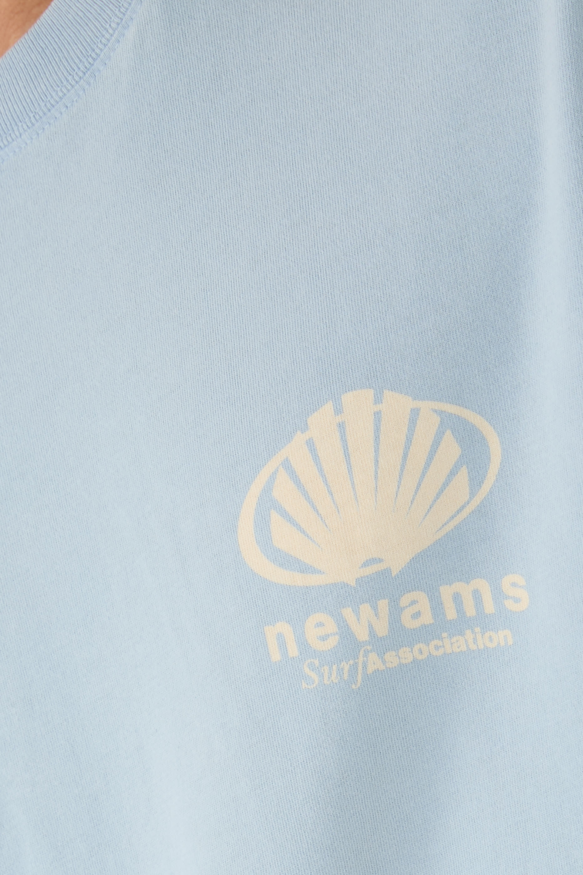 تيشيرت بشعار الماركة 