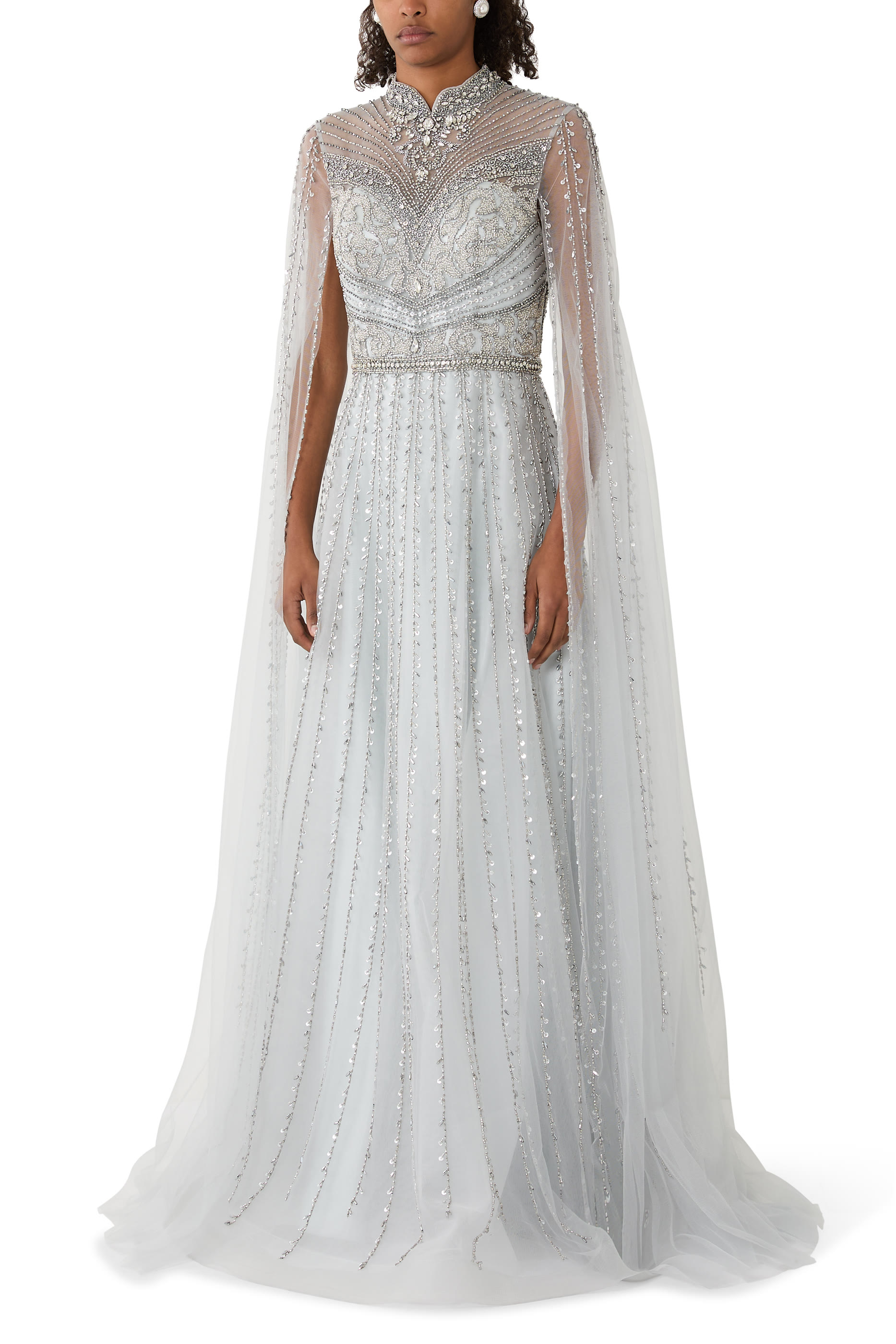 فستان سهرة بأكمام كاب