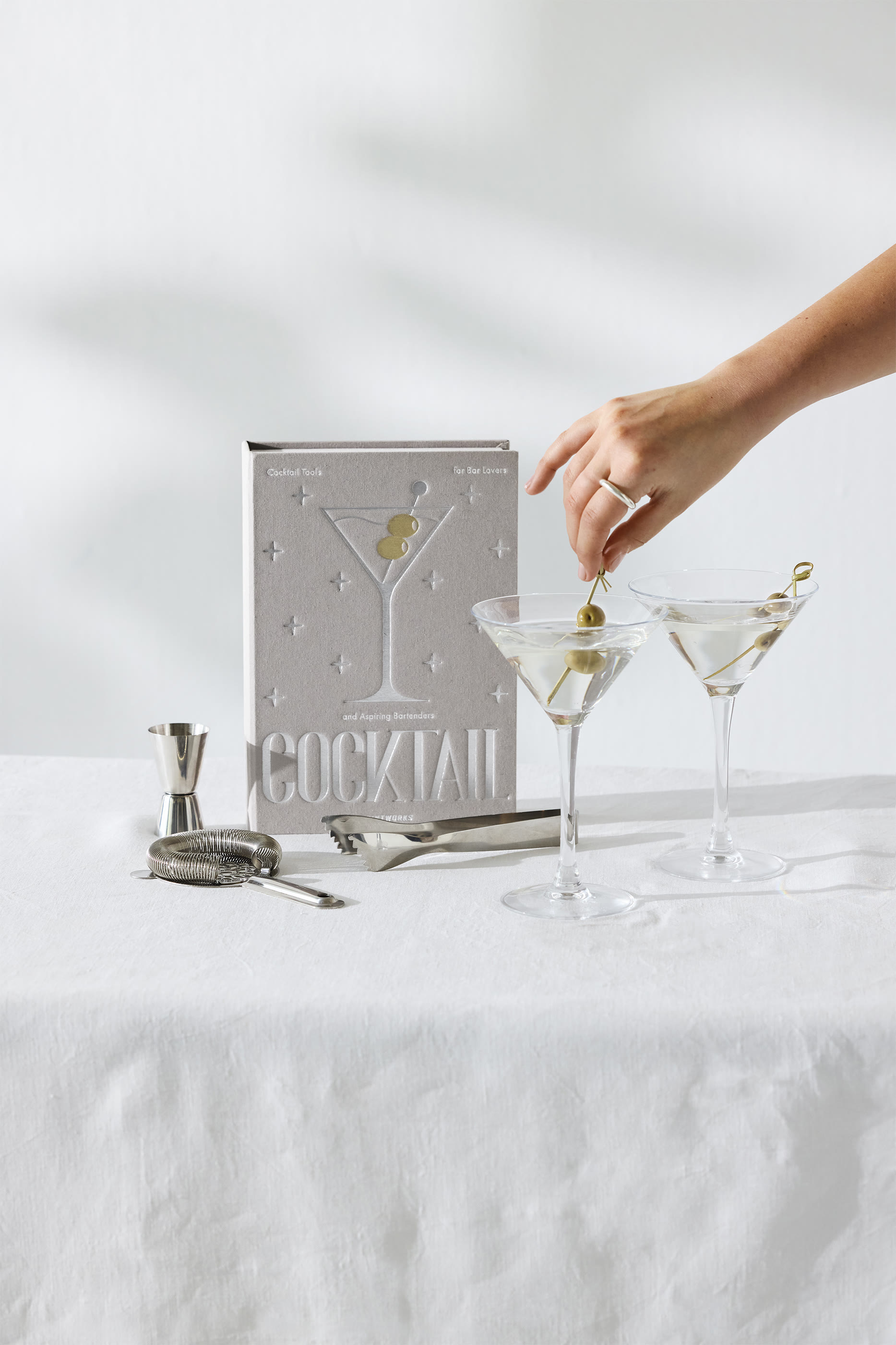 طقم أدوات مشروبات أساسية